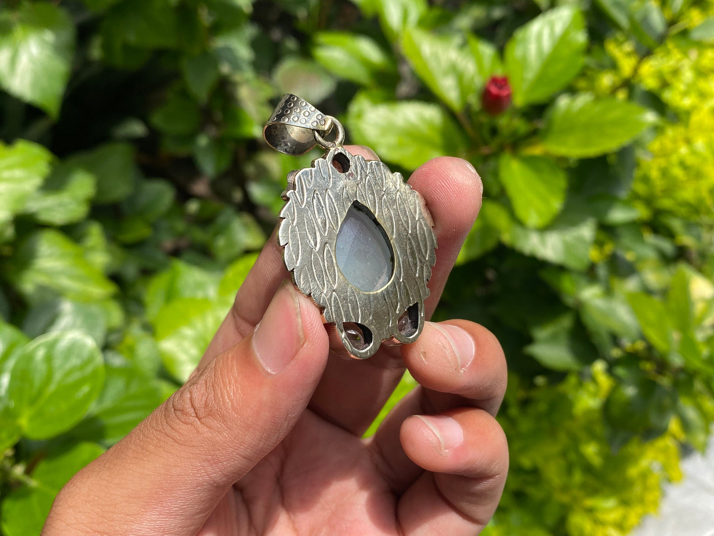 Handmade Floral Design Natural Chalcedony Gemstone Pendant for Daily Wear, Collectible Jewels, Aesthetic Pendant, Pendant for positivity.