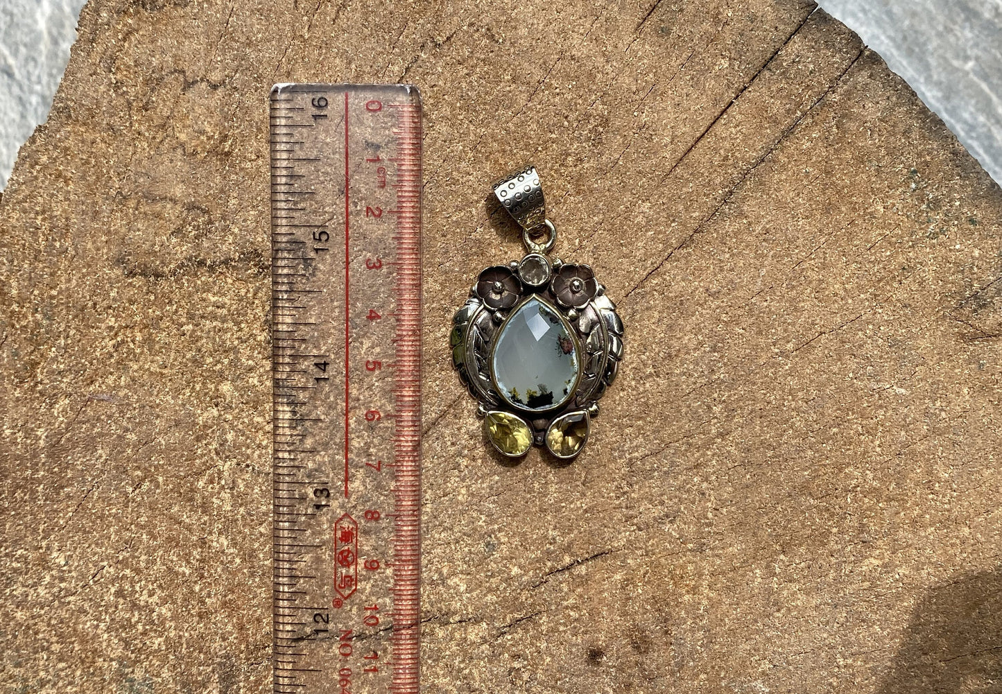 Handmade Floral Design Natural Chalcedony Gemstone Pendant for Daily Wear, Collectible Jewels, Aesthetic Pendant, Pendant for positivity.