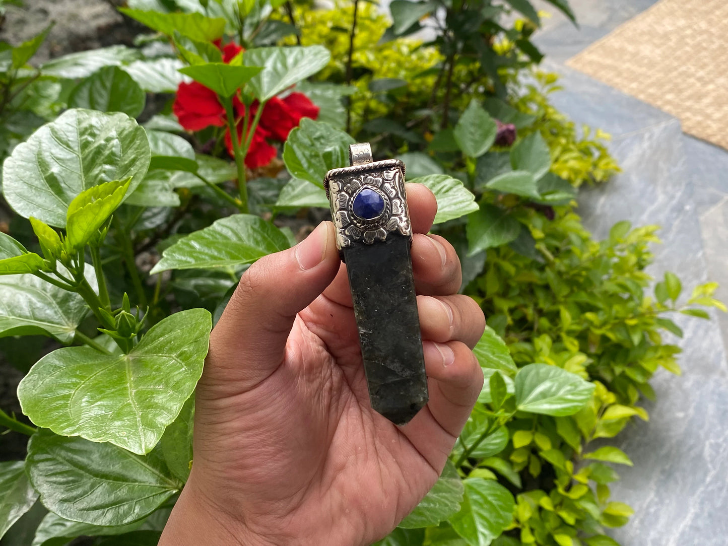 Handmade Labradorite Pendant for Daily wear, Unisex Pendant, Pointed Labradorite, Lapis Adorned Pendant, Natural Gemstone.