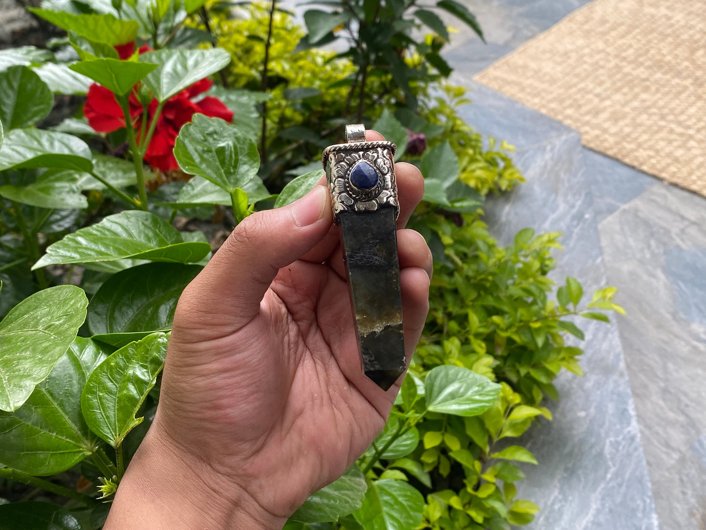 Handmade Labradorite Pendant for Daily wear, Unisex Pendant, Pointed Labradorite, Lapis Adorned Pendant, Natural Gemstone.