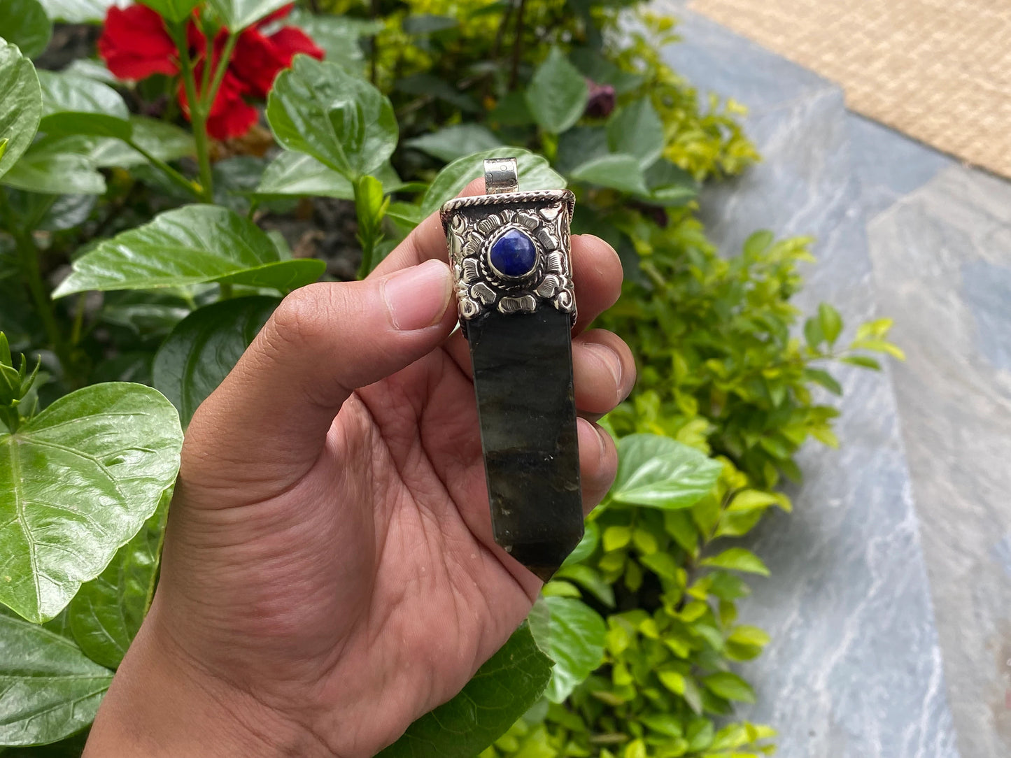 Handmade Labradorite Pendant for Daily wear, Unisex Pendant, Pointed Labradorite, Lapis Adorned Pendant, Natural Gemstone.