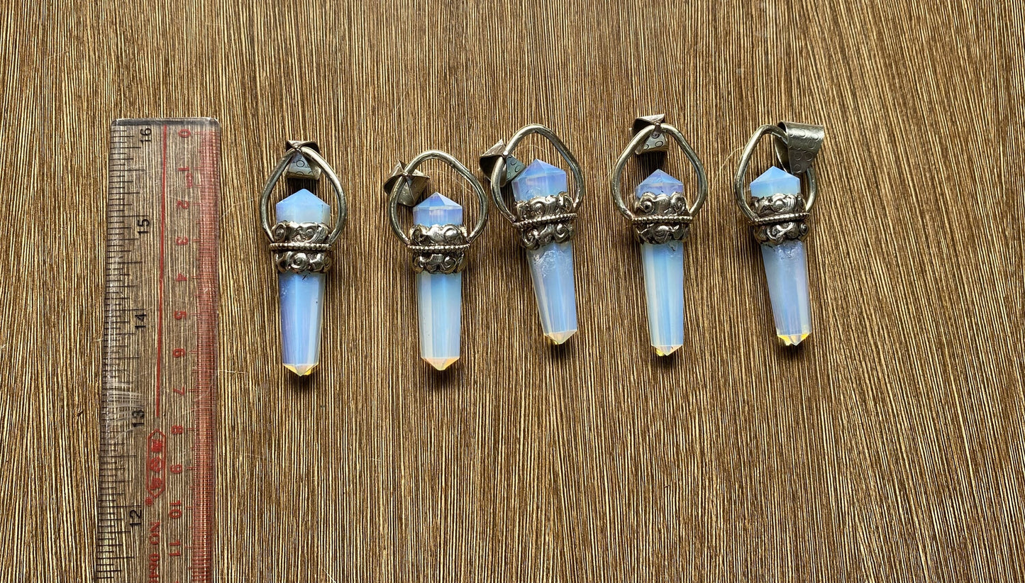 Handmade Natural Opalite Pendant: Boho Vibe with Healing Energy, Unisex Pointed Pointed, Floral details, Positivity, Unique Aesthetic charm.
