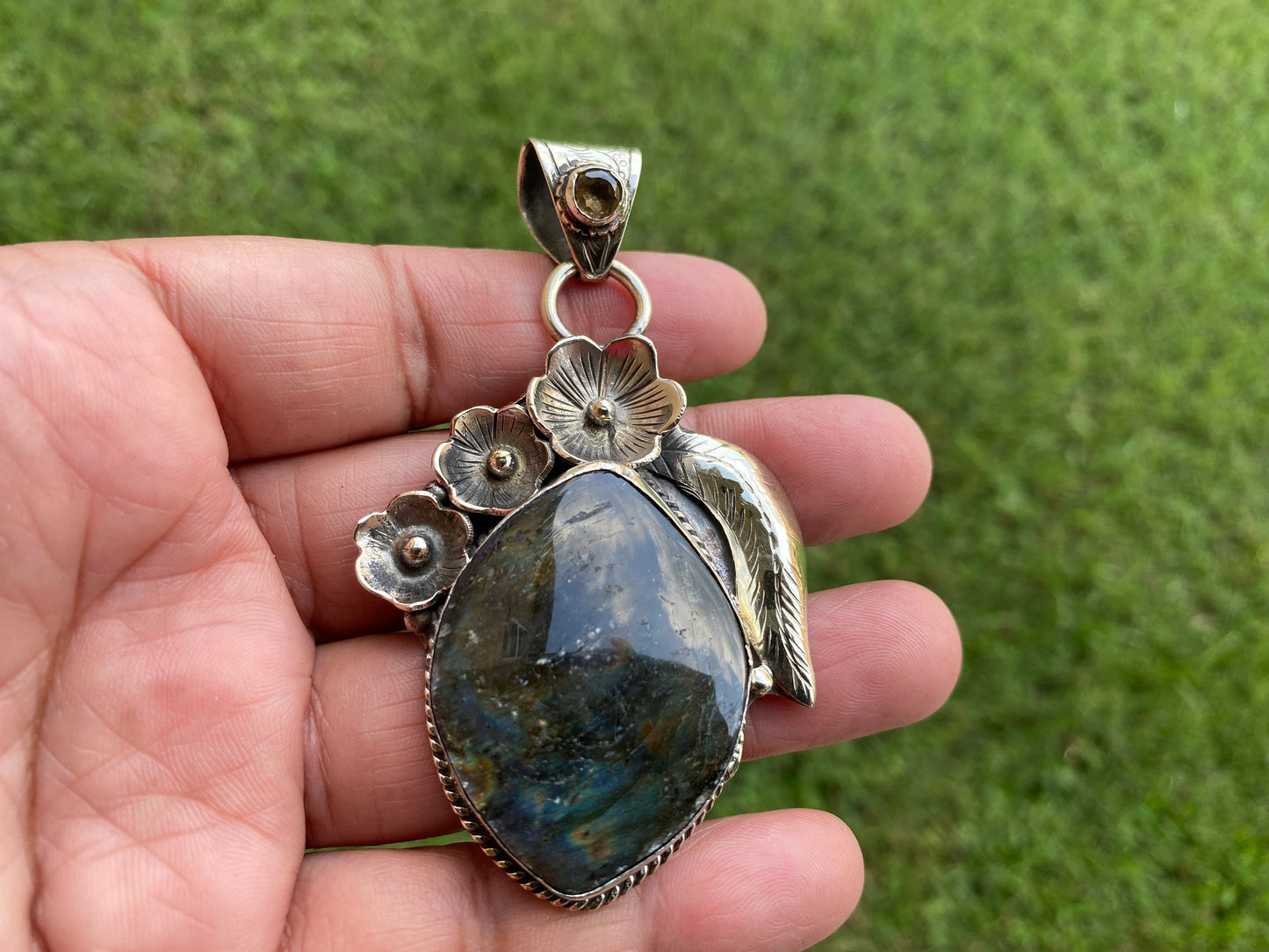 Labradorite Tibetan Silver Pendant with Citrine Gemstone, Healing Crystal, Women's Jewelry, Birthstone Pendant, Natural Stone, Ethnic