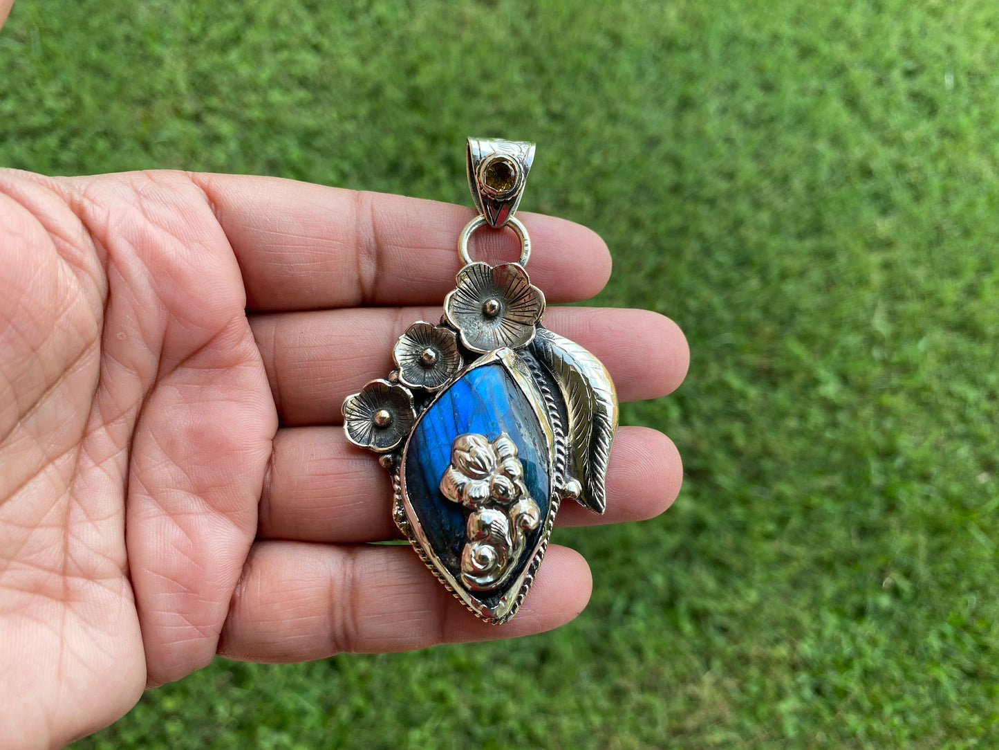 Labradorite Tibetan Silver Pendant with Citrine Gemstone, Healing Crystal, Women's Jewelry, Birthstone Pendant, Natural Stone, Ethnic