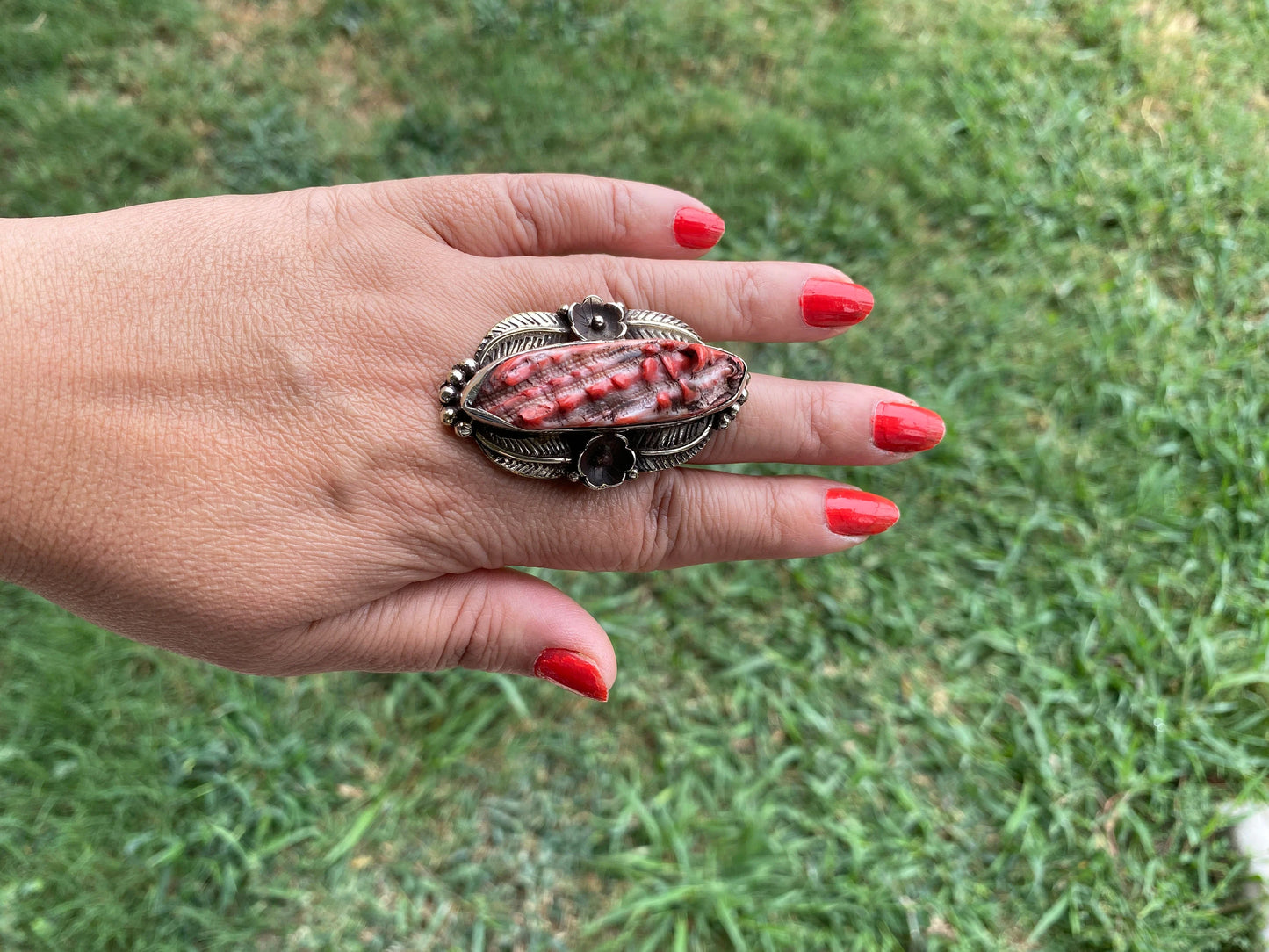 Large Adjustable Natural Spiny Oyster Tibetan Silver Ring, Spiny Oyster Jewelry, Southwest Ring, Statement Ring, Native American Style