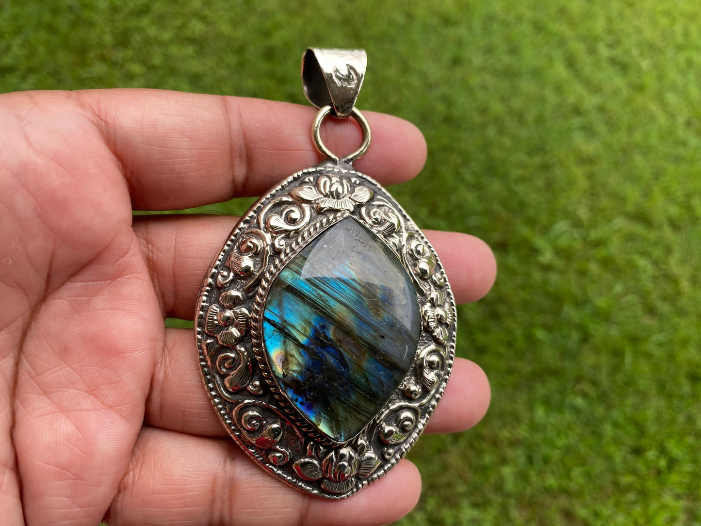 Large Labradorite Healing Crystal with Gemstone Tibetan Silver Pendant, Labradorite Jewelry for Women, Handmade Gemstone Jewelry