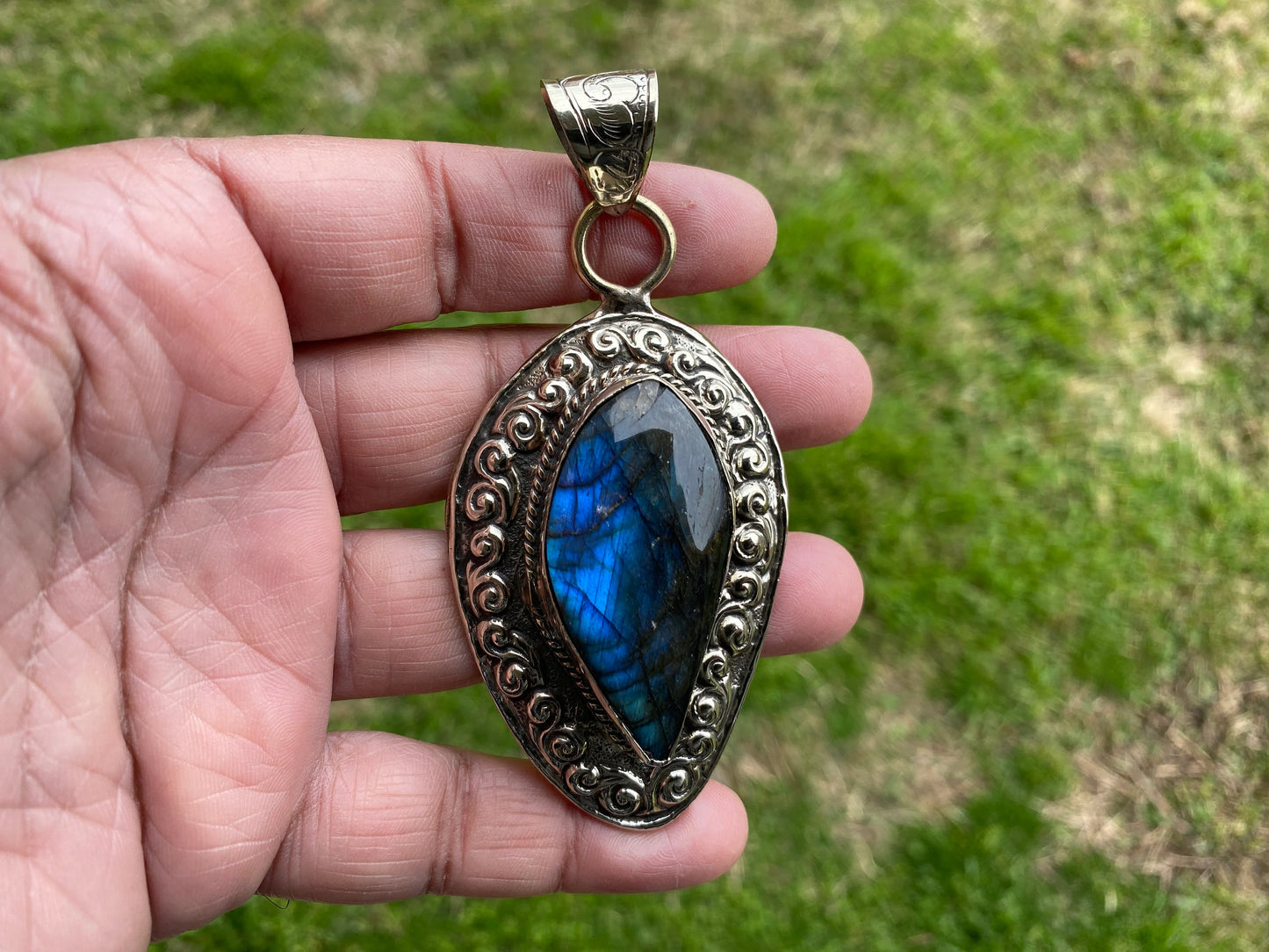 Large Labradorite Natural Stone Tibetan Silver Pendant For Necklaces, Gemstone Jewelry, Crystal Pendant, Statement Jewelry, Unisex Jewelry