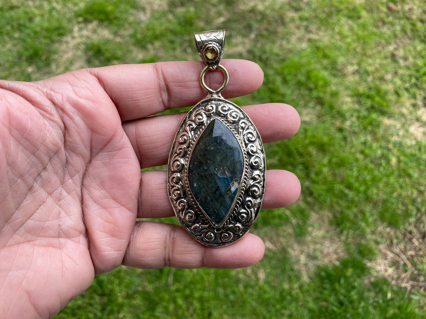 Large Labradorite Natural Stone Tibetan Silver Pendant For Necklaces, Gemstone Jewelry, Crystal Pendant, Statement Jewelry, Unisex Jewelry