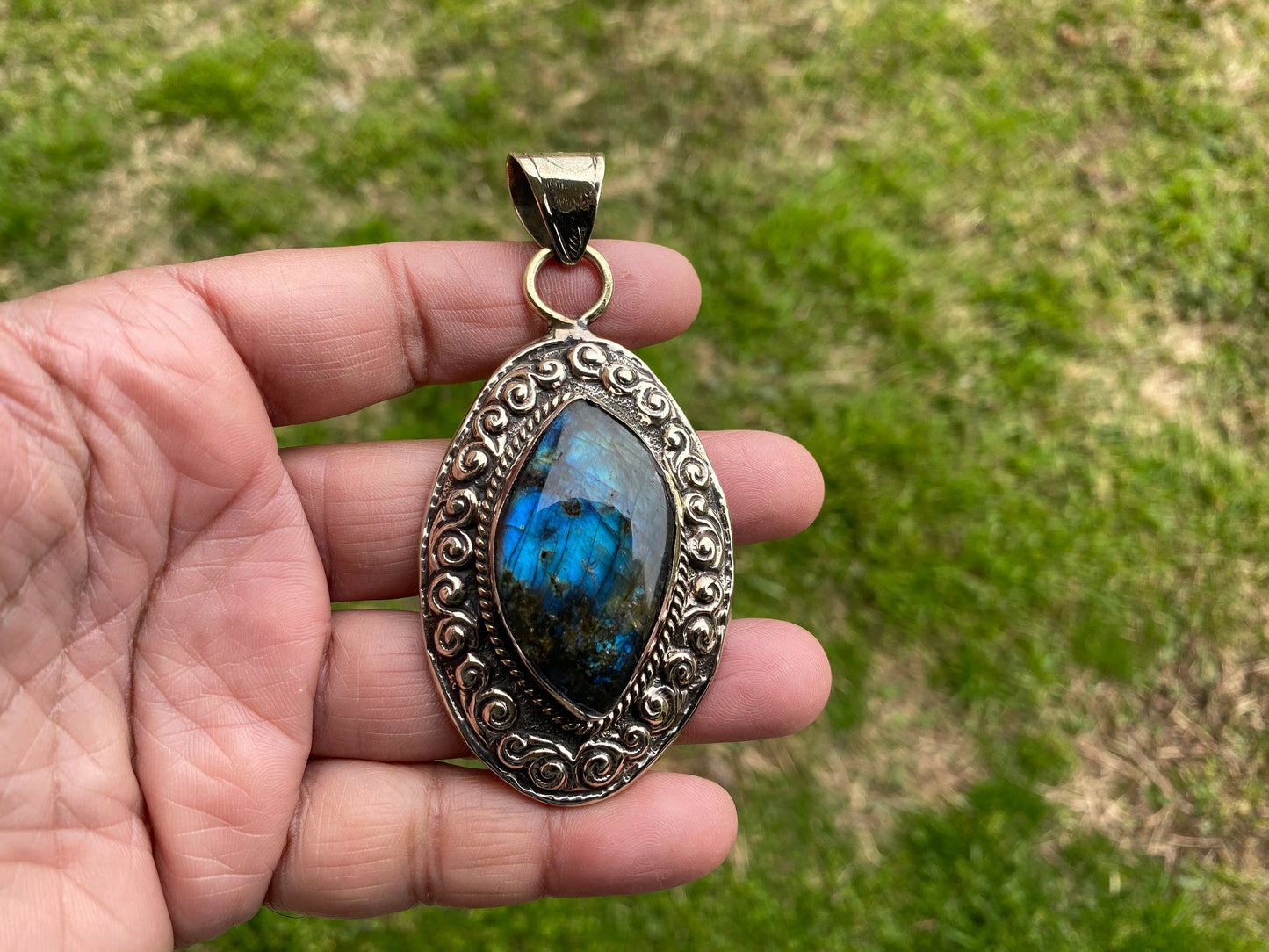 Large Labradorite Natural Stone Tibetan Silver Pendant For Necklaces, Gemstone Jewelry, Crystal Pendant, Statement Jewelry, Unisex Jewelry