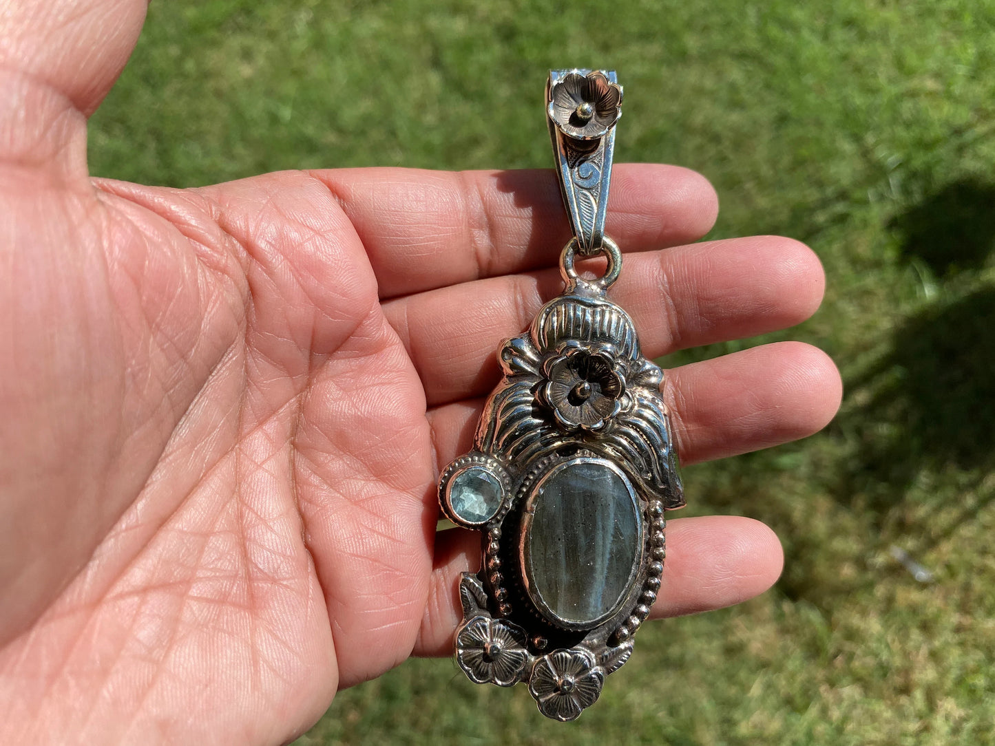 Large Labradorite Tibetan Silver Pendant, Peridot or Aquamarine Gemstone, Handcrafted Flower Design, Ethnic Jewelry, Healing Crystal Pendant