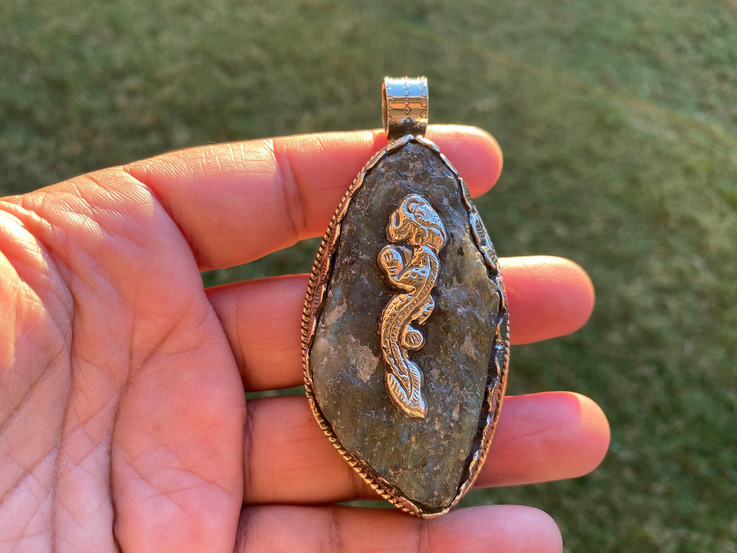 Large Raw Labradorite Natural Stone Tibetan Silver Pendant, Healing Crystal Pendant, Birthday Gift, Birthstone Jewelry, Animal Designs, Boho