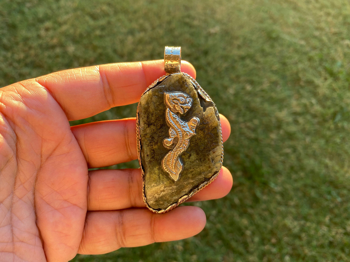 Large Raw Labradorite Natural Stone Tibetan Silver Pendant, Healing Crystal Pendant, Birthday Gift, Birthstone Jewelry, Animal Designs, Boho