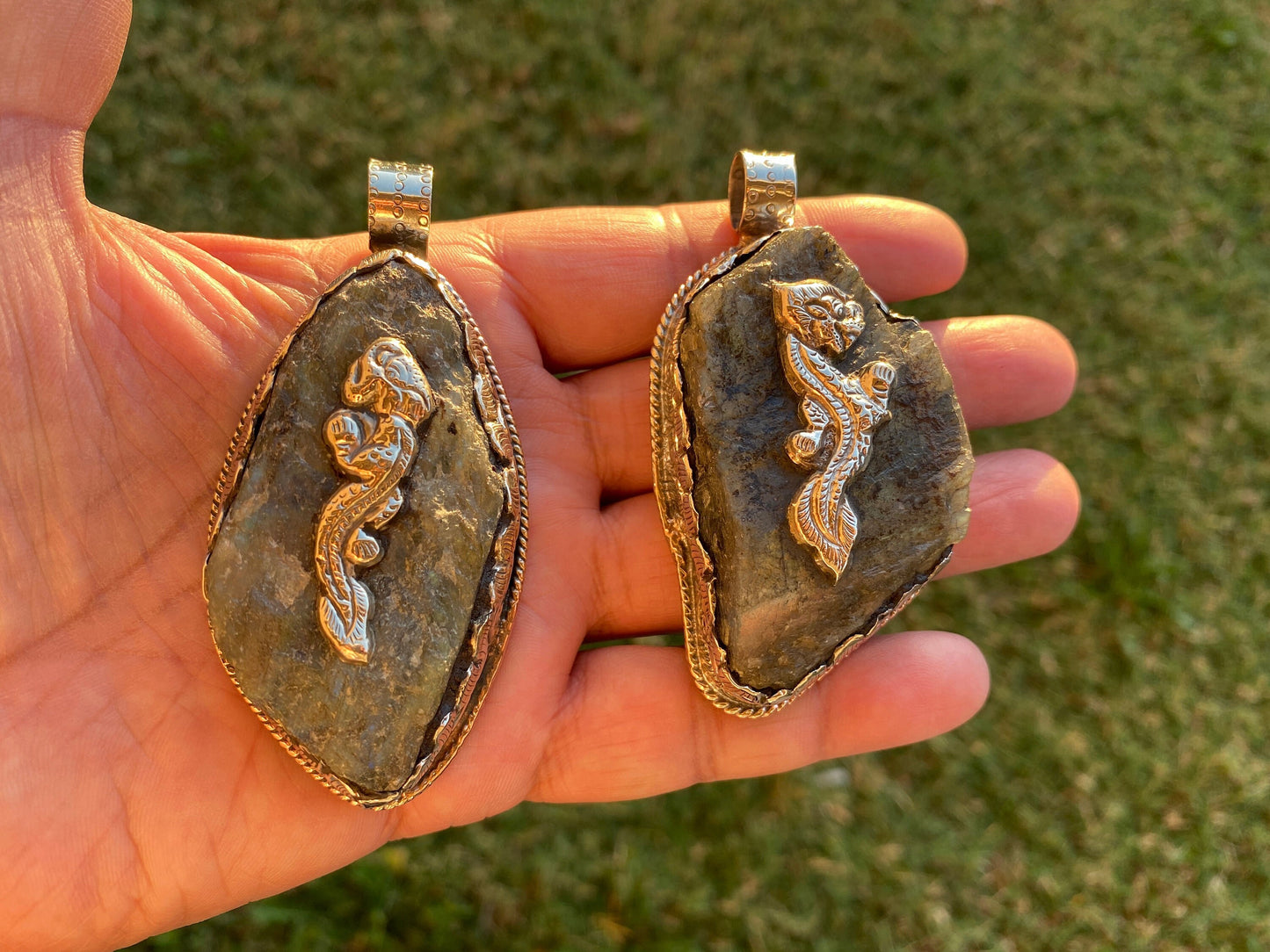 Large Raw Labradorite Natural Stone Tibetan Silver Pendant, Healing Crystal Pendant, Birthday Gift, Birthstone Jewelry, Animal Designs, Boho