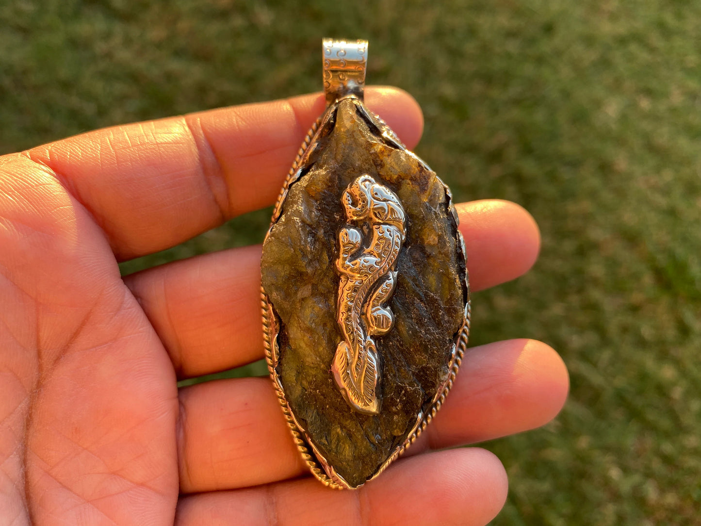Large Raw Labradorite Natural Stone Tibetan Silver Pendant, Healing Crystal Pendant, Birthday Gift, Birthstone Jewelry, Animal Designs, Boho