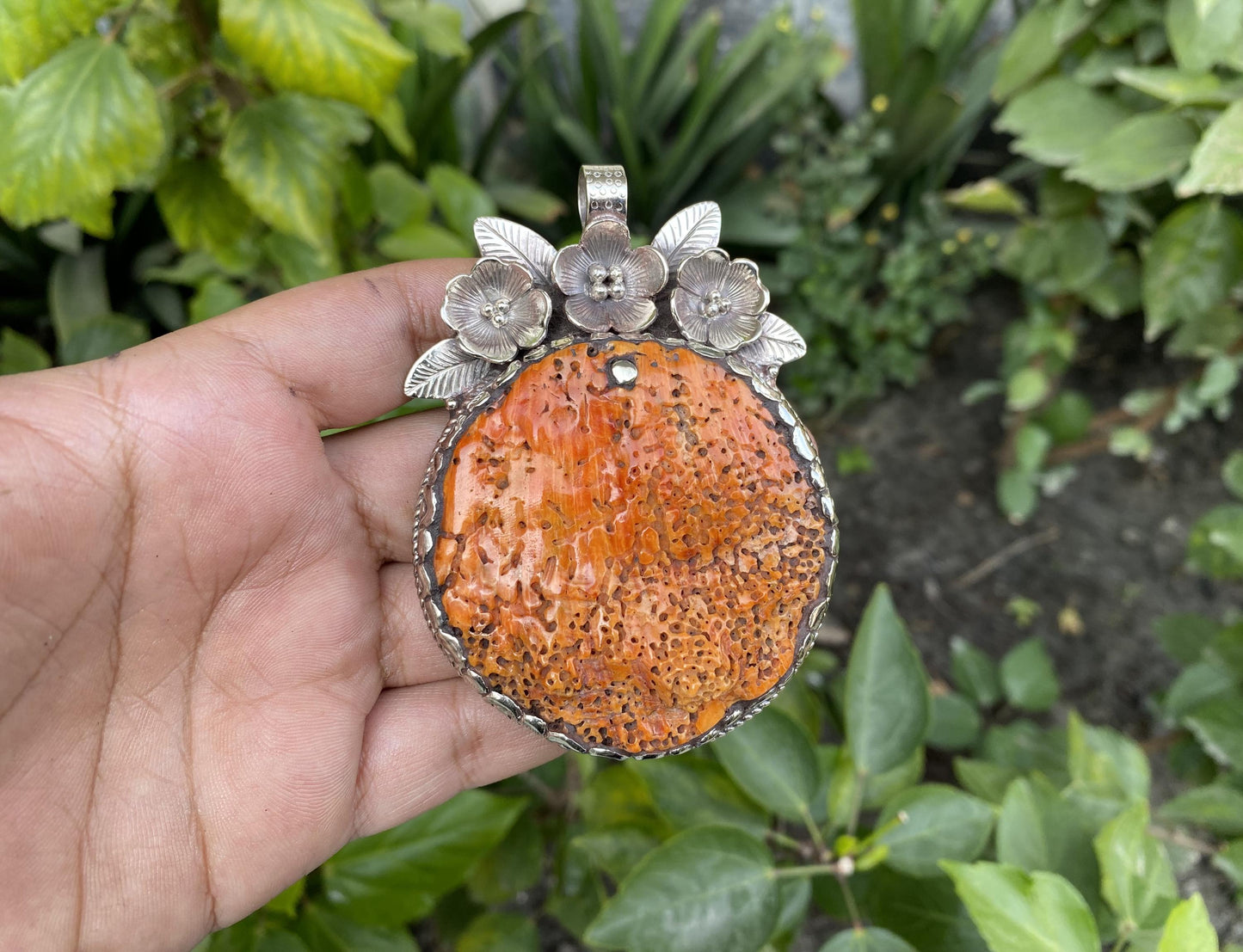 Large Spiny oyster Tibetan Silver Pendant, Ocean Inspired Jewelry, Bohemian Daily Wear, Hammered Pendant, Unique Gift ideas