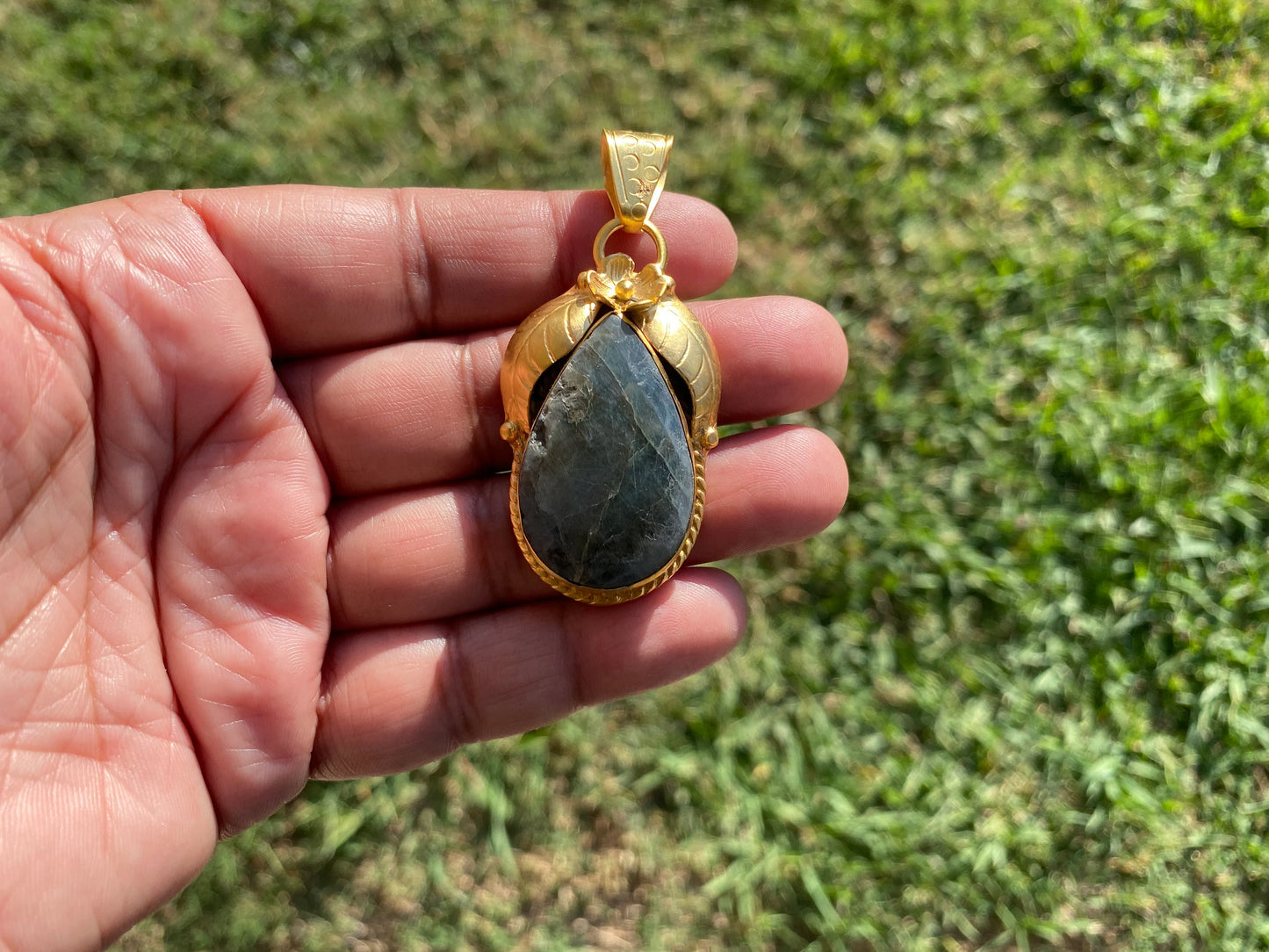 Gold Overlay Labradorite Pendant, Mystical Charm, Elegant Craftsmanship, Nature's Magic Jewelry, Aurora-inspired, Luxurious Design