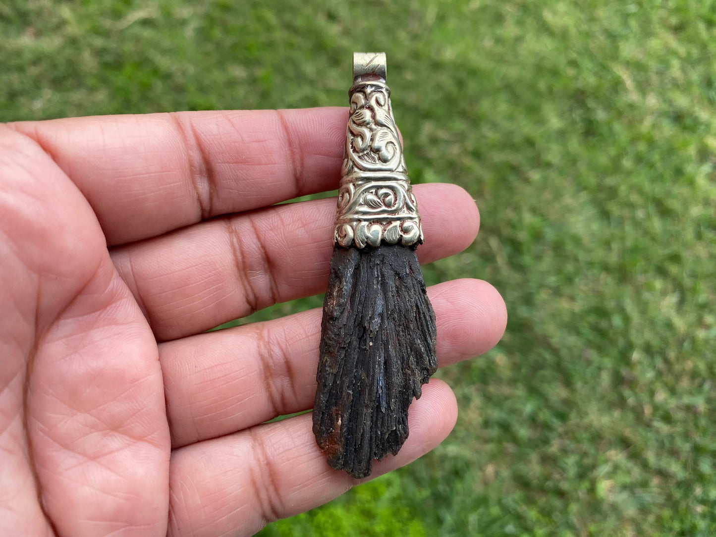 Natural Black Kyanite Tibetan Silver Pendant, Gemstone Healing Pendant, Natural Stone Pendant, Protective Energy Jewelry, Metaphysical Gift