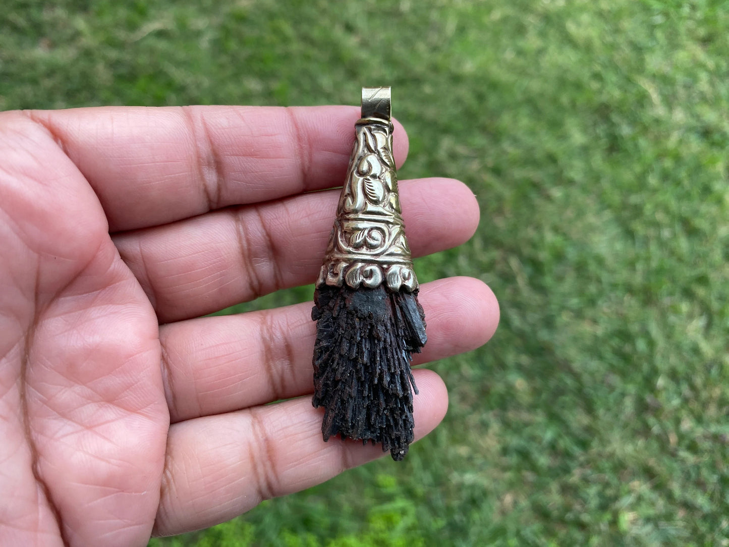 Natural Black Kyanite Tibetan Silver Pendant, Gemstone Healing Pendant, Natural Stone Pendant, Protective Energy Jewelry, Metaphysical Gift