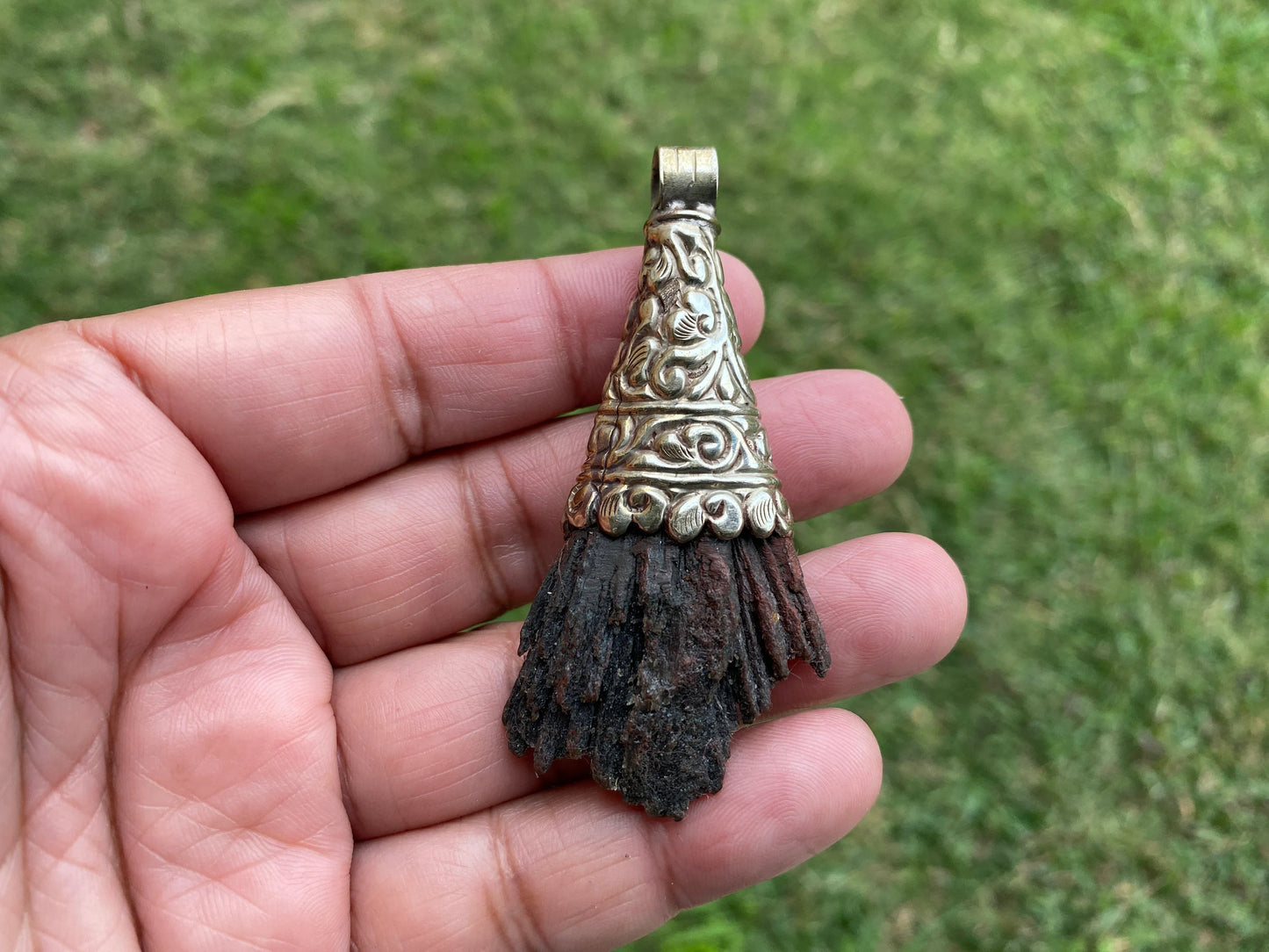 Natural Black Kyanite Tibetan Silver Pendant, Gemstone Healing Pendant, Natural Stone Pendant, Protective Energy Jewelry, Metaphysical Gift