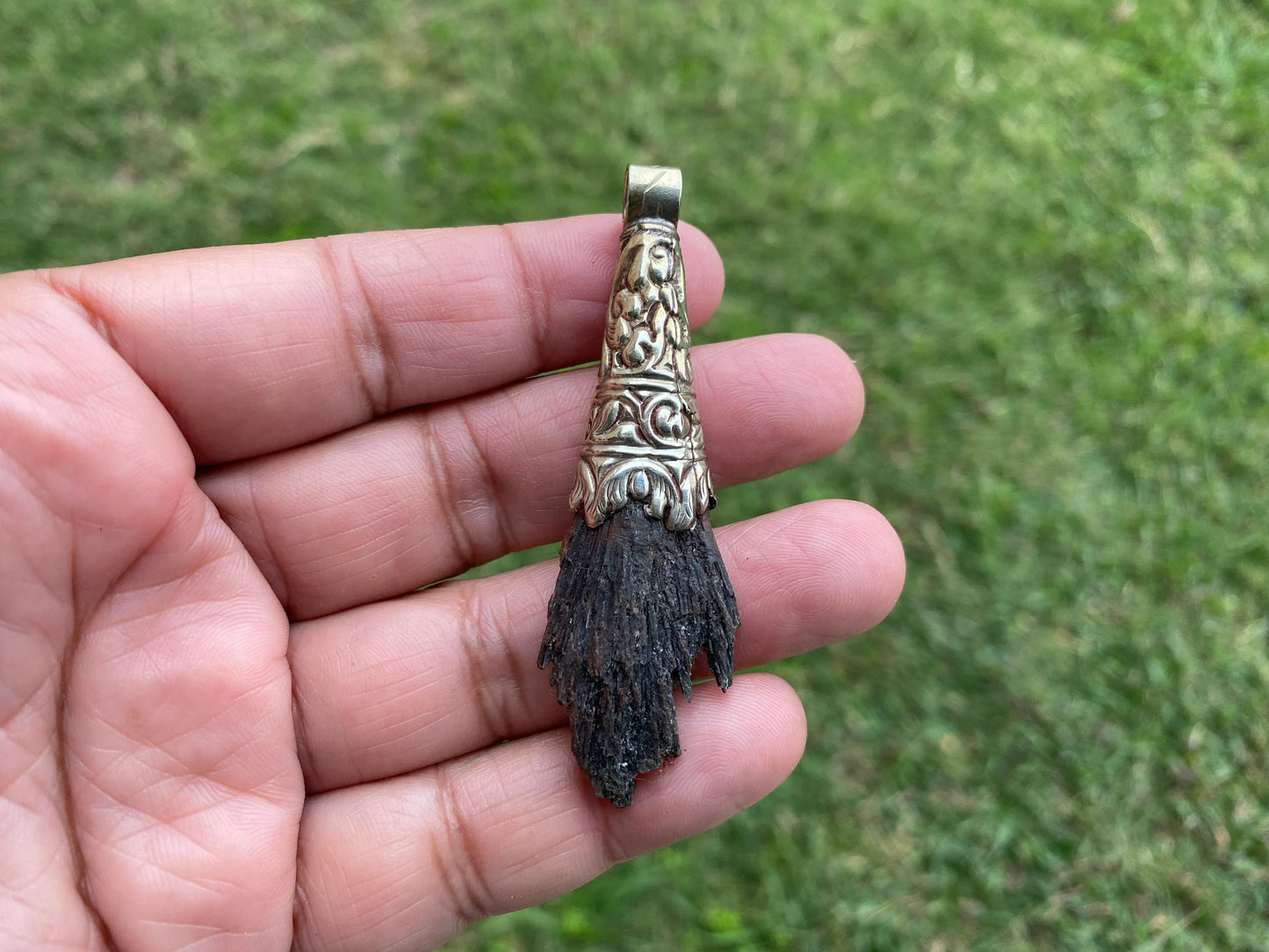 Natural Black Kyanite Tibetan Silver Pendant, Gemstone Healing Pendant, Natural Stone Pendant, Protective Energy Jewelry, Metaphysical Gift