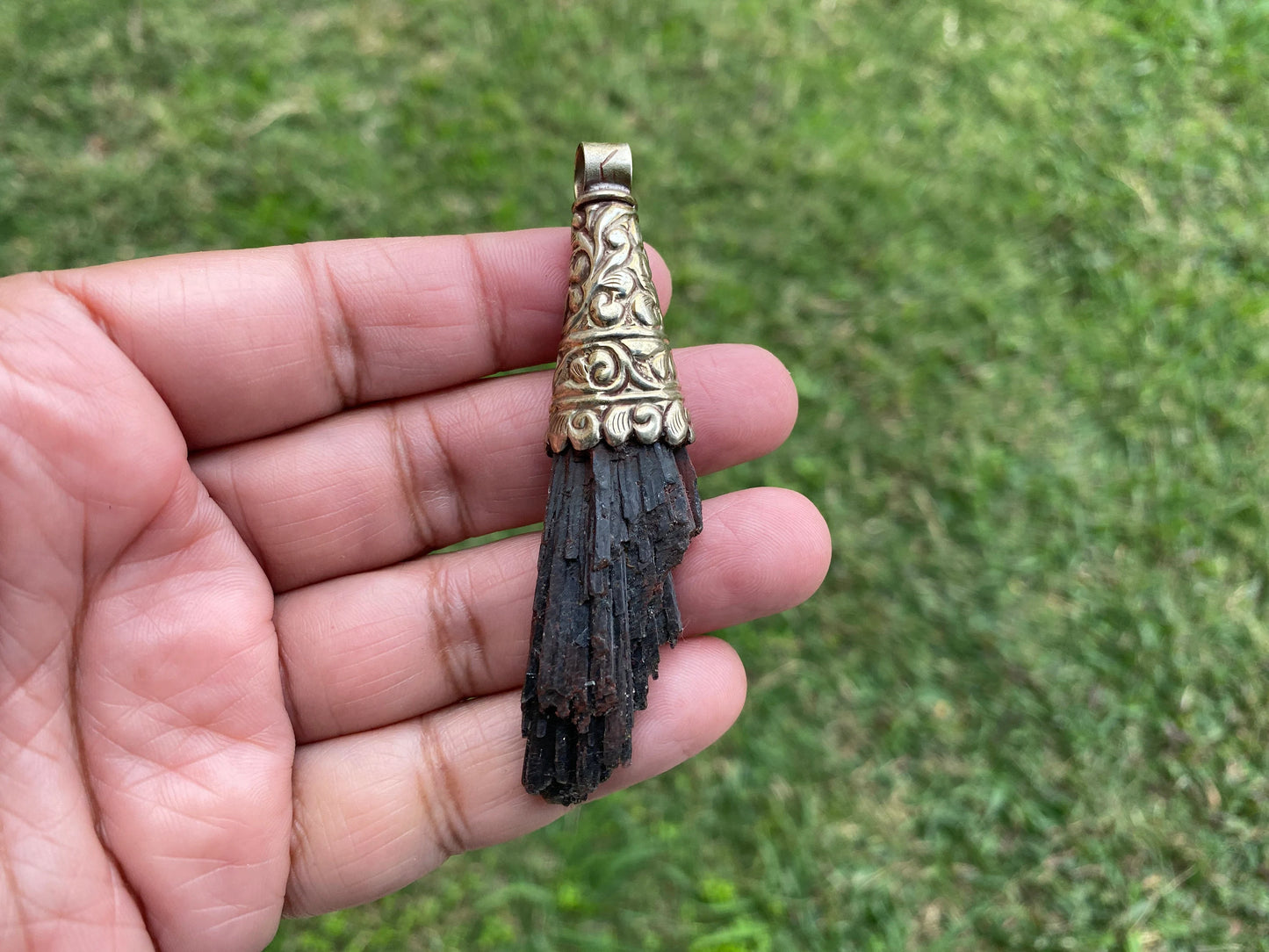 Natural Black Kyanite Tibetan Silver Pendant, Gemstone Healing Pendant, Natural Stone Pendant, Protective Energy Jewelry, Metaphysical Gift