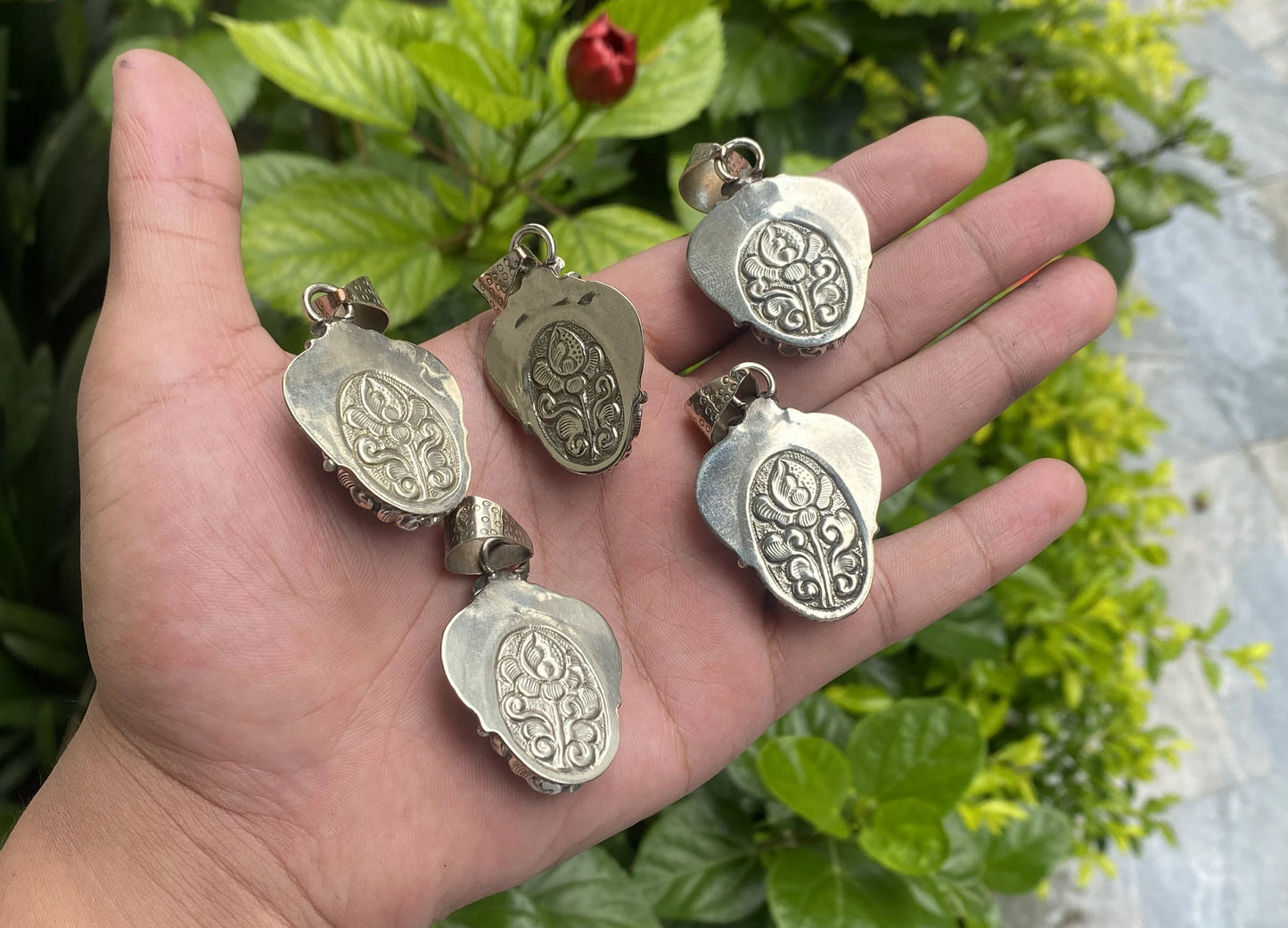 Natural Labradorite Drop Pendant, Hammered floral design, Unique labradorite pendant for daily wear, Perfect gift idea, Healing pendant.