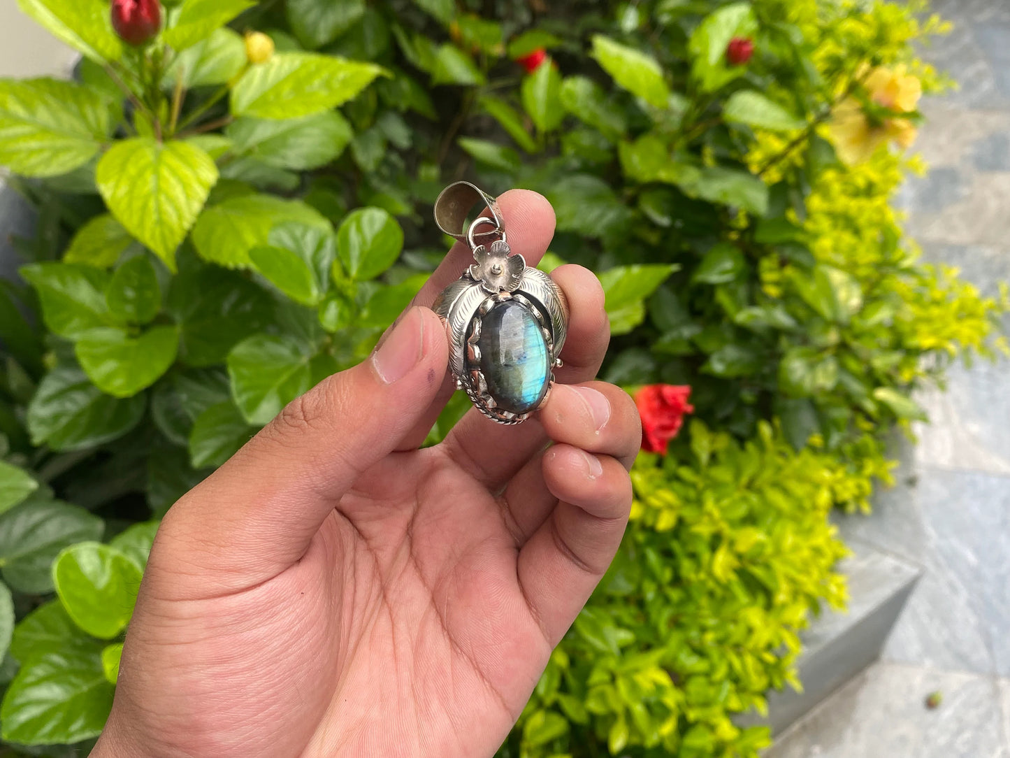 Natural Labradorite Drop Pendant, Hammered floral design, Unique labradorite pendant for daily wear, Perfect gift idea, Healing pendant.