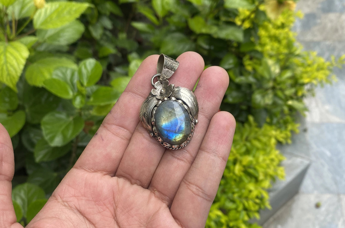 Natural Labradorite Drop Pendant, Hammered floral design, Unique labradorite pendant for daily wear, Perfect gift idea, Healing pendant.