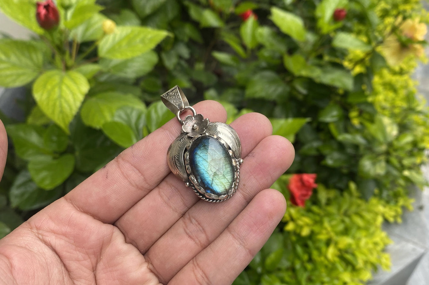 Natural Labradorite Drop Pendant, Hammered floral design, Unique labradorite pendant for daily wear, Perfect gift idea, Healing pendant.