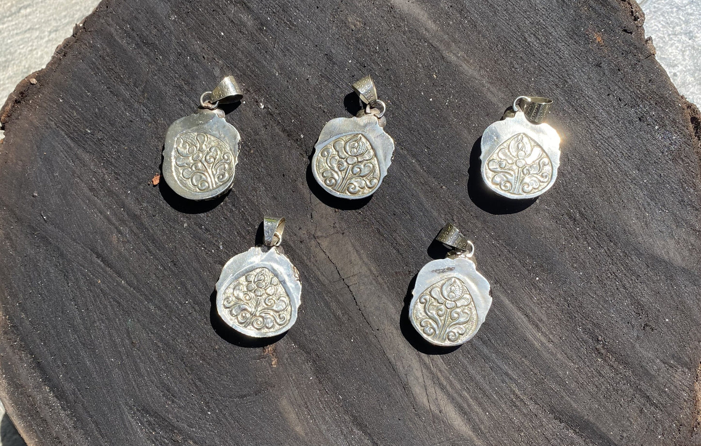 Natural Labradorite Pendant adorned with Tibetan Silver details, Floral Themed Pendant, Unisex pendant for fashion lovers, Bohemian pendant.