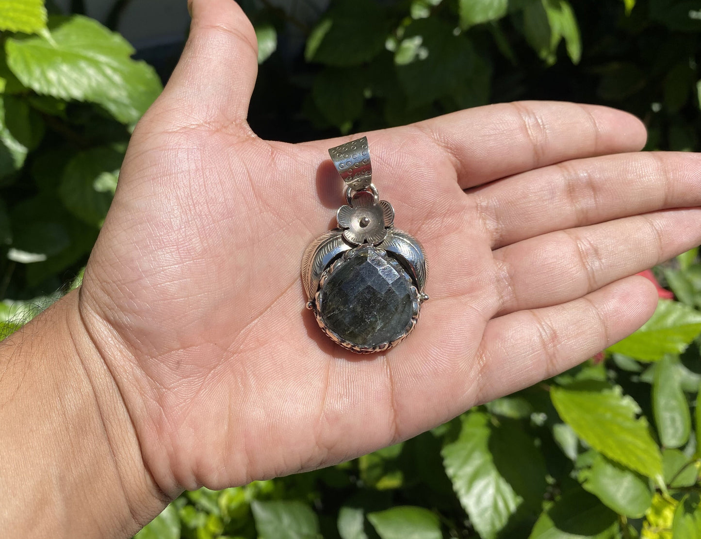 Natural Labradorite Pendant, Oval Shaped Labradorite Pendant, Aesthetic labradorite Pendant, Natural Gemstone Pendant, Unisex Pendant.