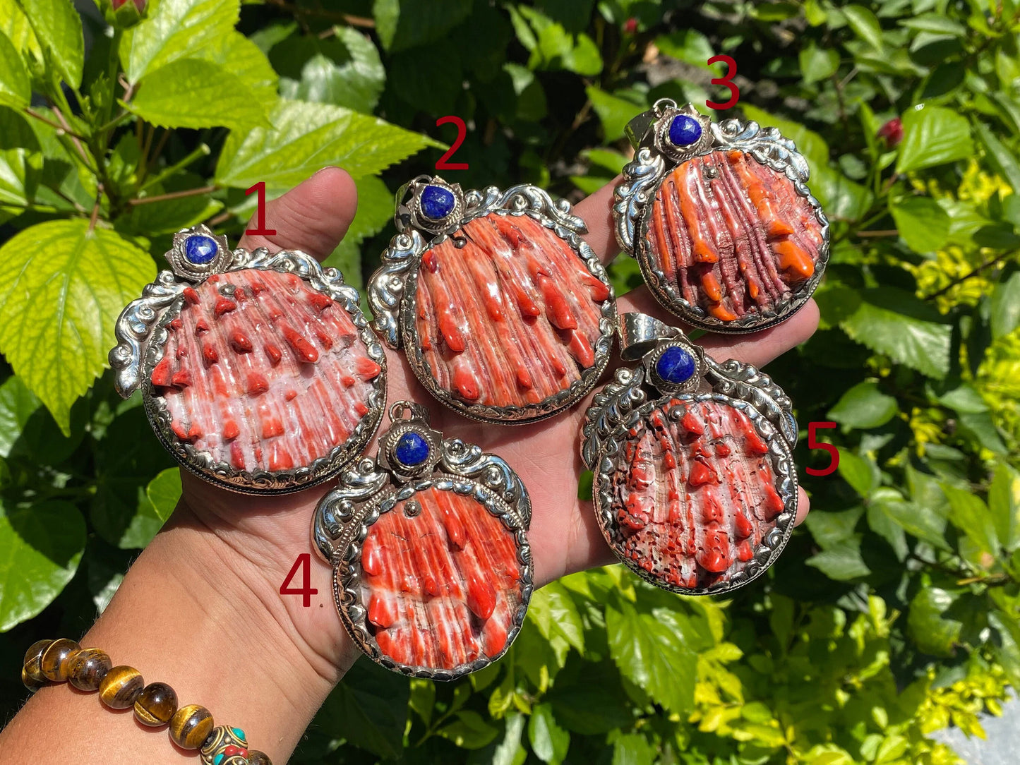 Ocean-Inspired Tibetan Silver Pendant with Handcrafted Spiny Oyster, Raw Lapis adorned pendant, Spiky Spiny oyster Pendant, Floral design.