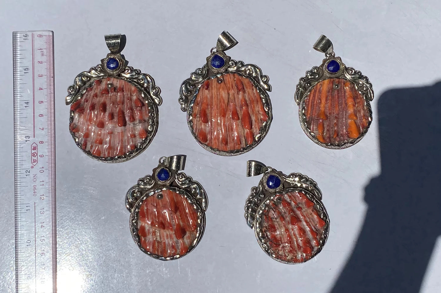 Ocean-Inspired Tibetan Silver Pendant with Handcrafted Spiny Oyster, Raw Lapis adorned pendant, Spiky Spiny oyster Pendant, Floral design.