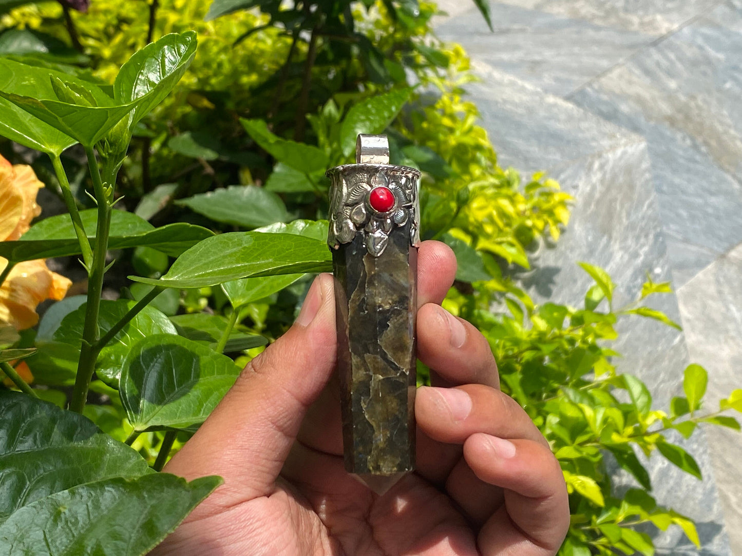Pointed Labradorite Pendant, Big Pointed Pendant, Handmade pendant, Unisex Pendant, Gift for her, Daily wear pendant, Hammered Pendant.