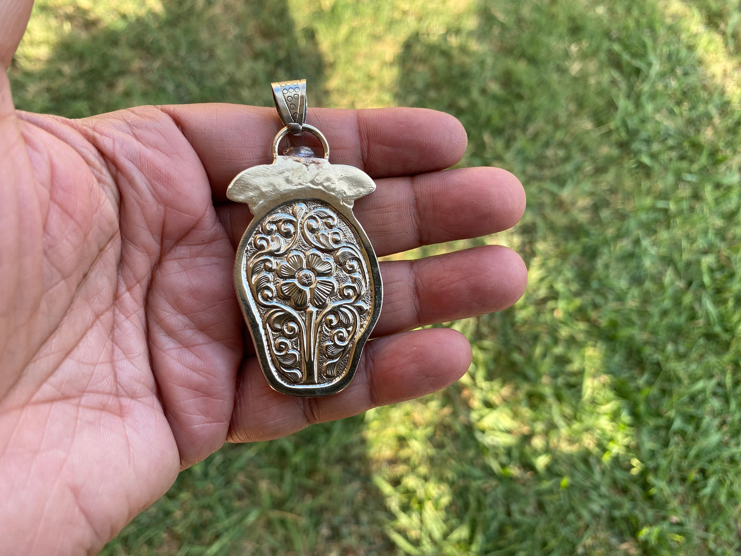 Red Indian Chief Skull Carved Bone Pendant, Tibetan Silver, Native American Design, Warrior Talisman, Indigenous Pride, Tribal Leader