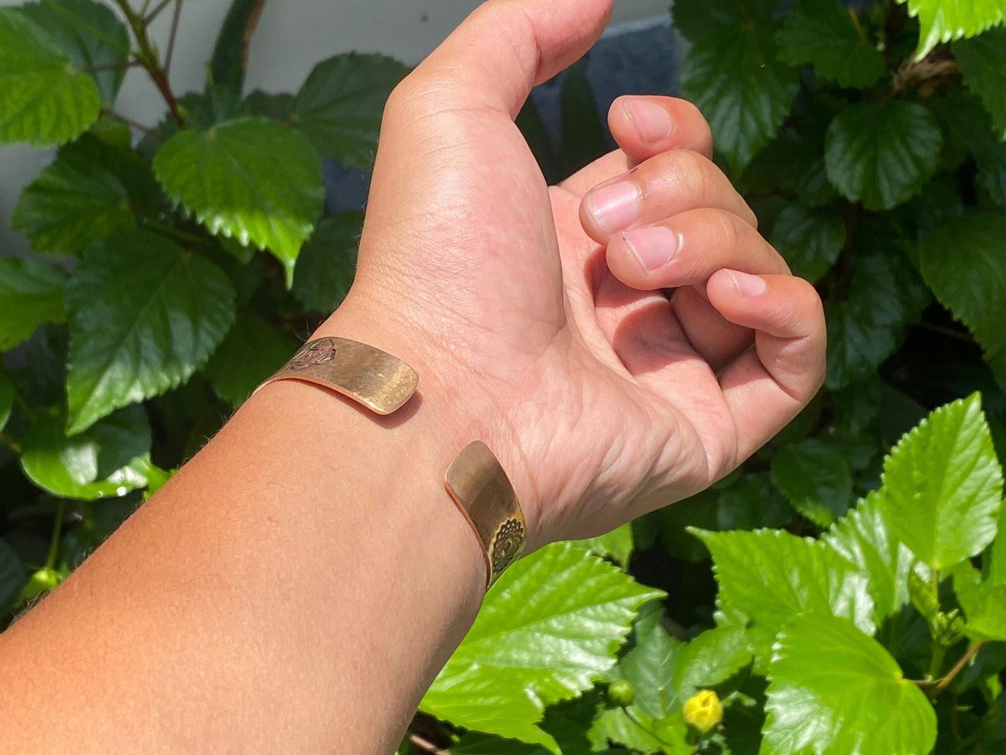 Small 7 chakra bangles for Daily wear, Hammered Bracelet, 7 chakra Bracelet, Unisex Bracelet, Copper Bracelet, Meditation Bracelet.