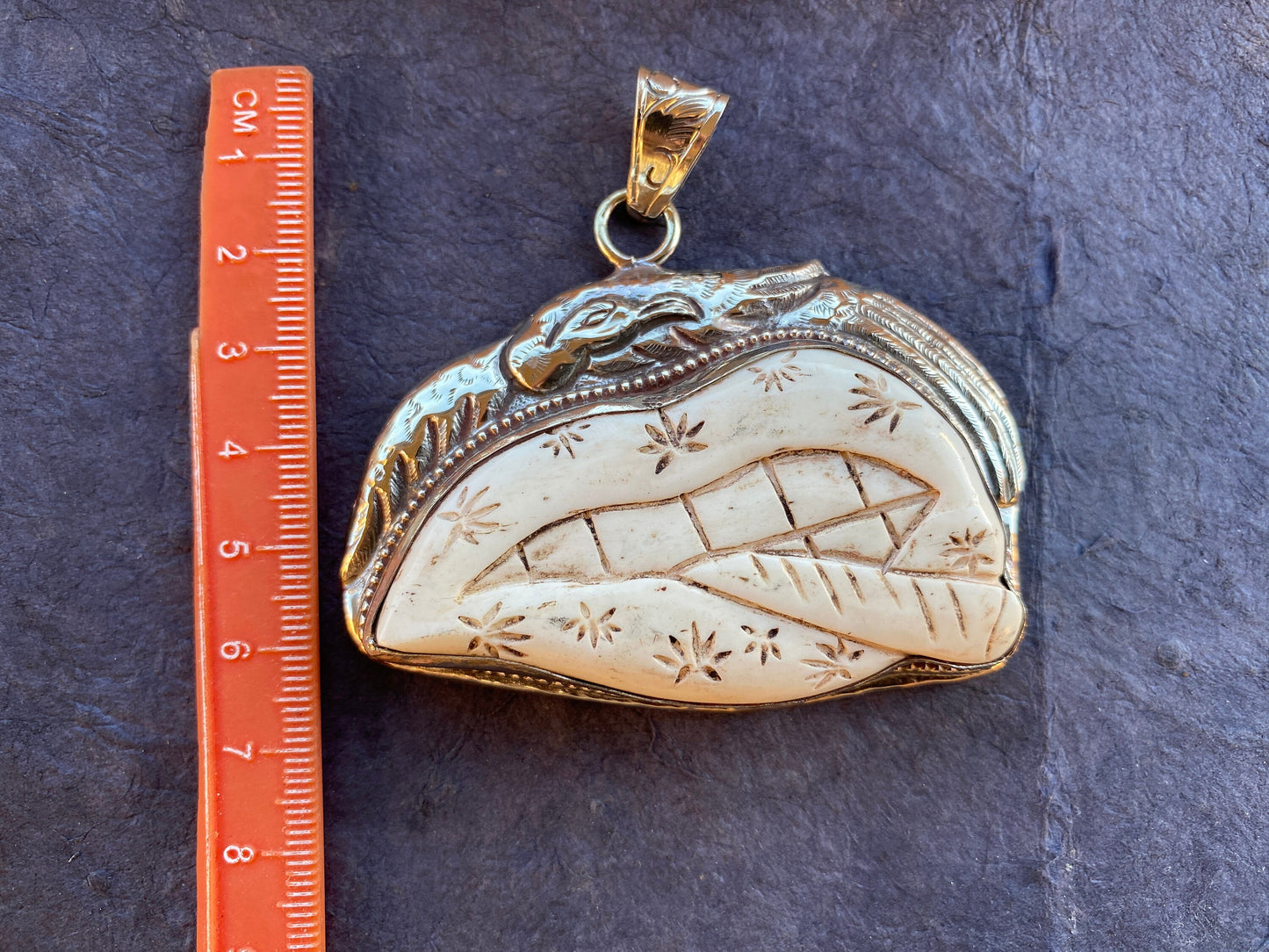 Smoking Marijuana Lips Buffalo Bone Tibetan Silver Pendant, 420 Friendly, Smoke Weed Everyday, Joint, Blunt, Marijuana Leaf, Cannabis