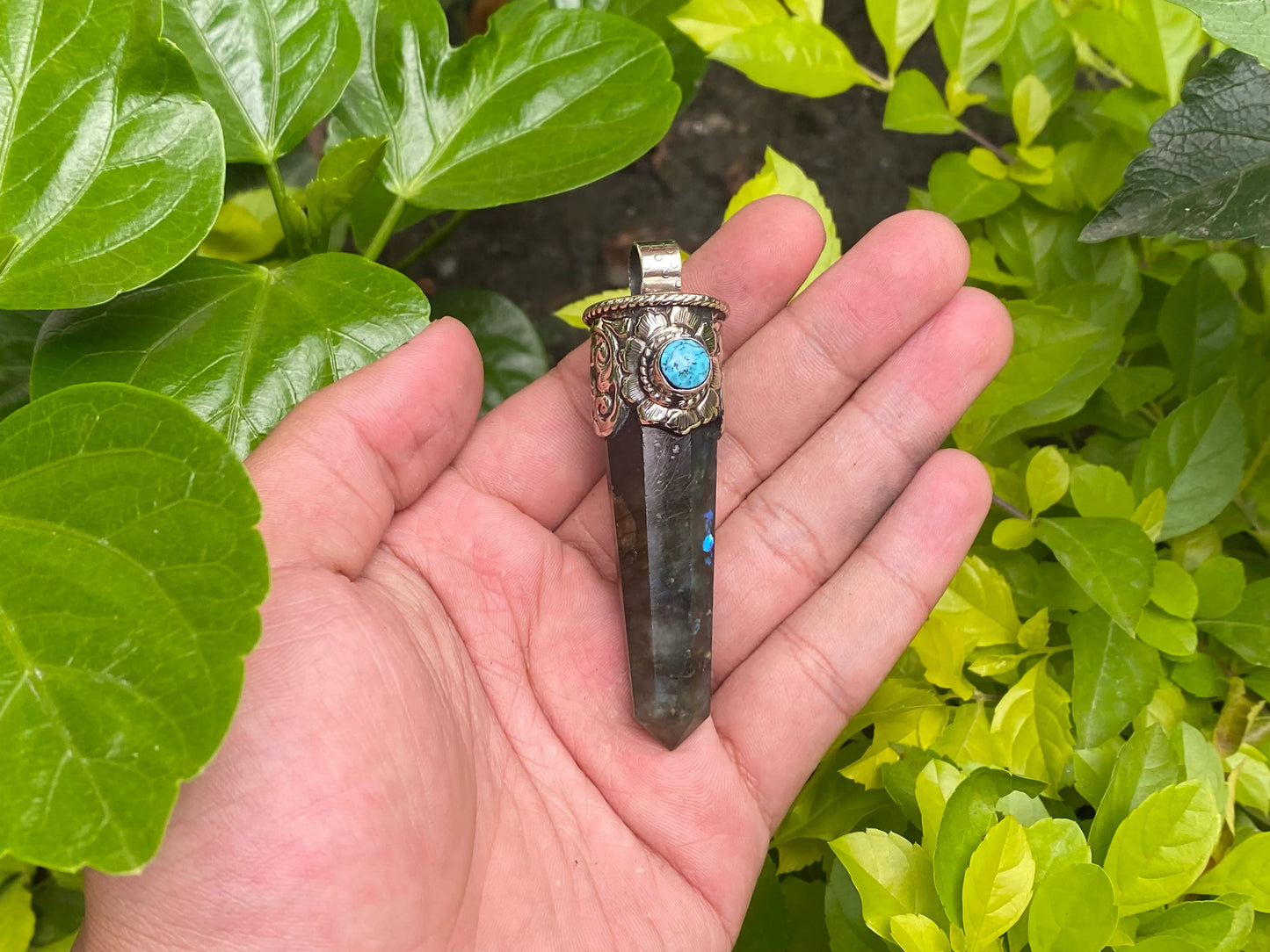Stylish Labradorite Pendant: Perfect for Everyday Healing, Antique Pendant, Everyday wear pendant, Gift for her, Unisex Pendant.