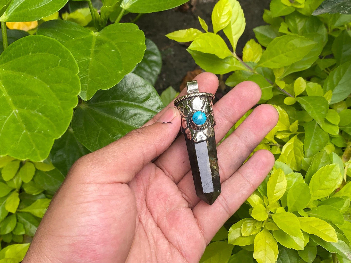 Stylish Labradorite Pendant: Perfect for Everyday Healing, Antique Pendant, Everyday wear pendant, Gift for her, Unisex Pendant.