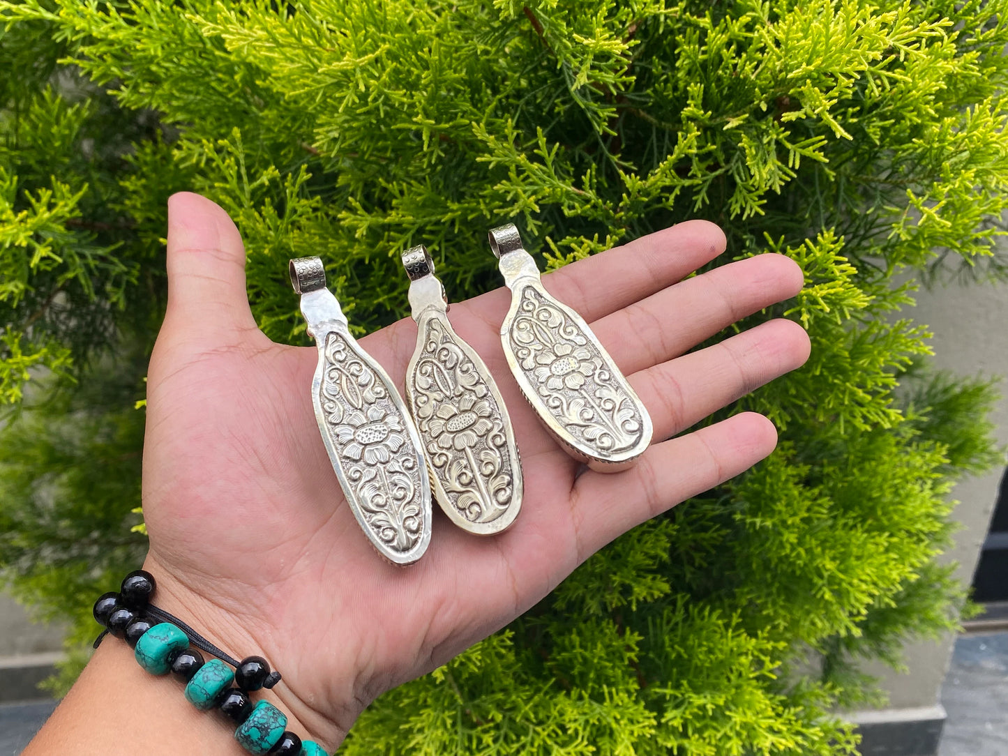 Unique Artistry: Aesthetic Spiny Oyster Pendant for Stylish Daily Wear, Hammered pendant, Gift for him/her, Aesthetic Pendant.