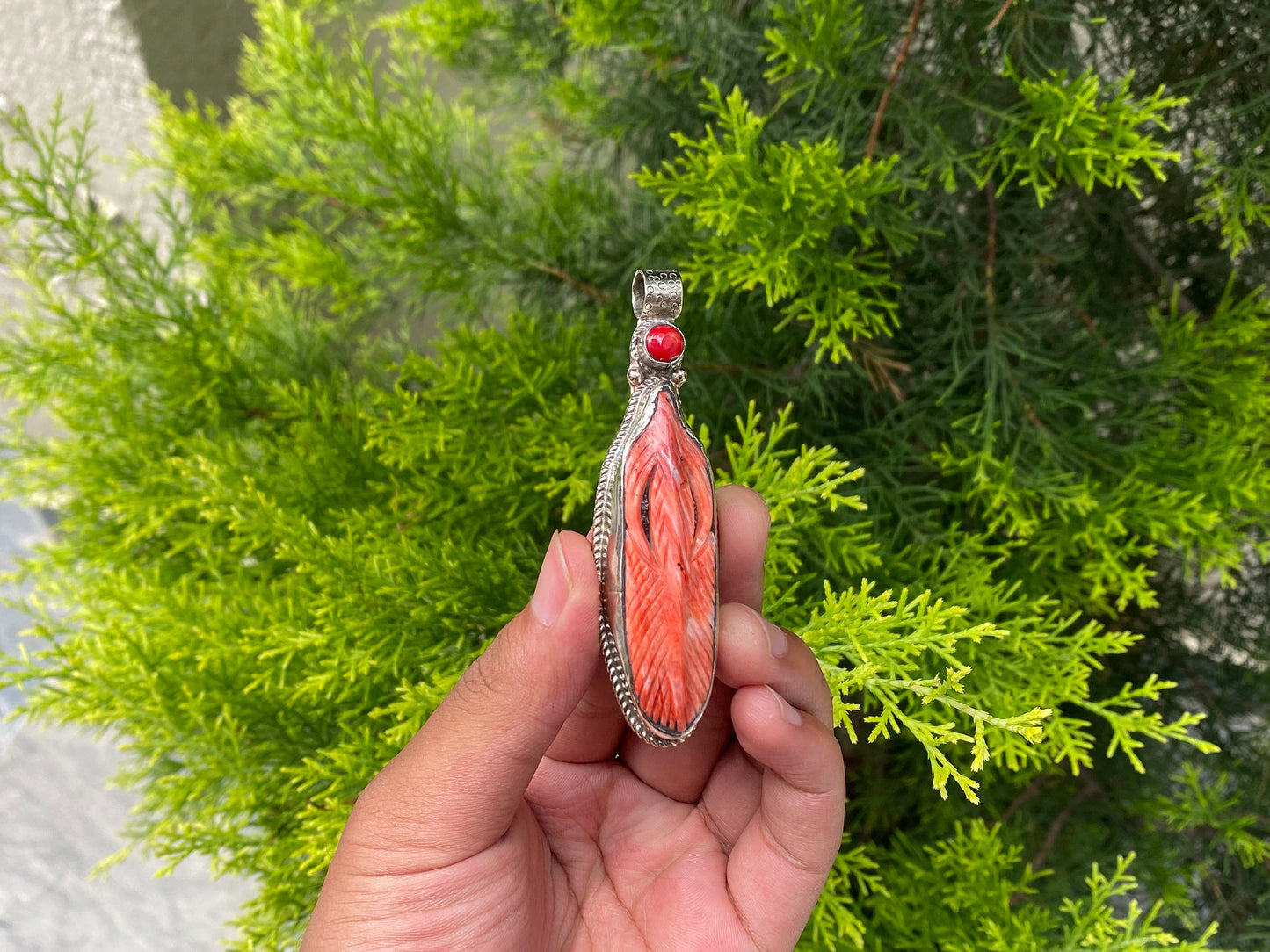 Unique Artistry: Aesthetic Spiny Oyster Pendant for Stylish Daily Wear, Hammered pendant, Gift for him/her, Aesthetic Pendant.
