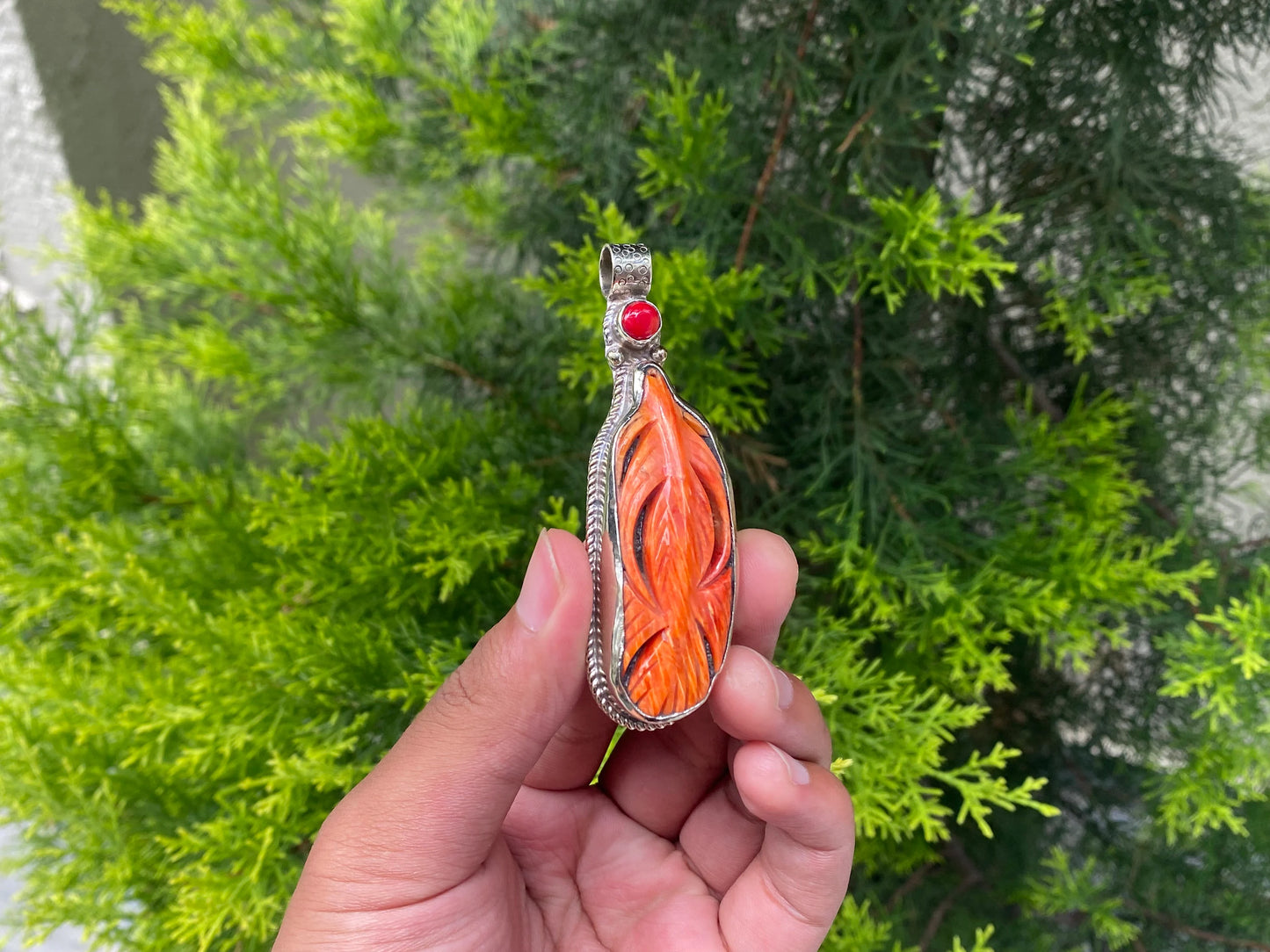Unique Artistry: Aesthetic Spiny Oyster Pendant for Stylish Daily Wear, Hammered pendant, Gift for him/her, Aesthetic Pendant.