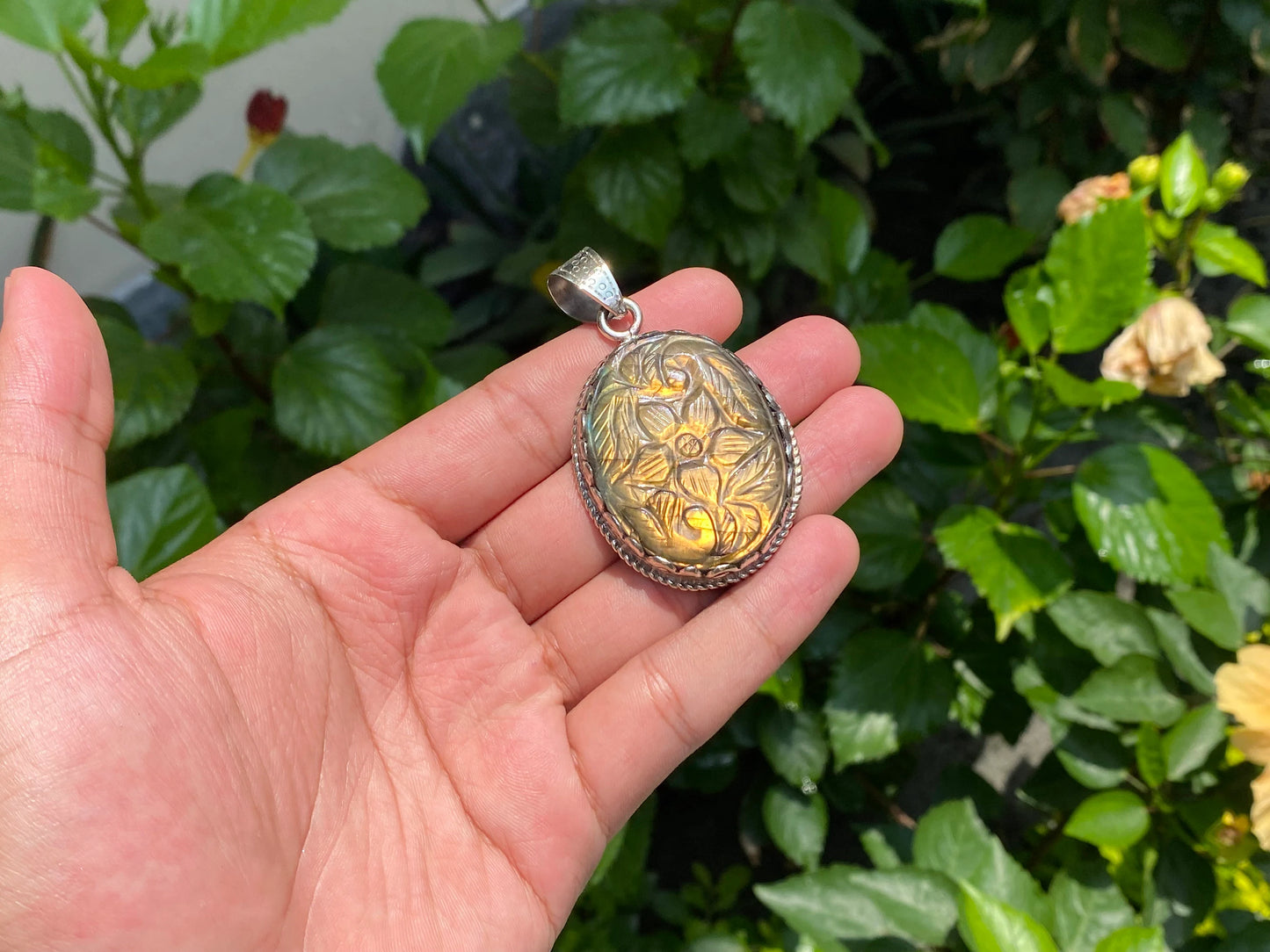 Unique Floral Carved pendant, Natural Labradorite pendant with floral Design, Pendant for daily wear, Healing pendant, Unisex pendant.