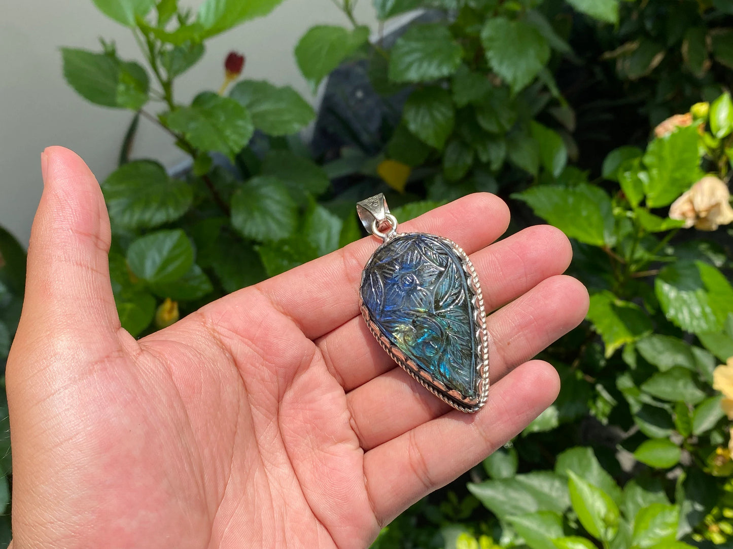 Unique Floral Carved pendant, Natural Labradorite pendant with floral Design, Pendant for daily wear, Healing pendant, Unisex pendant.