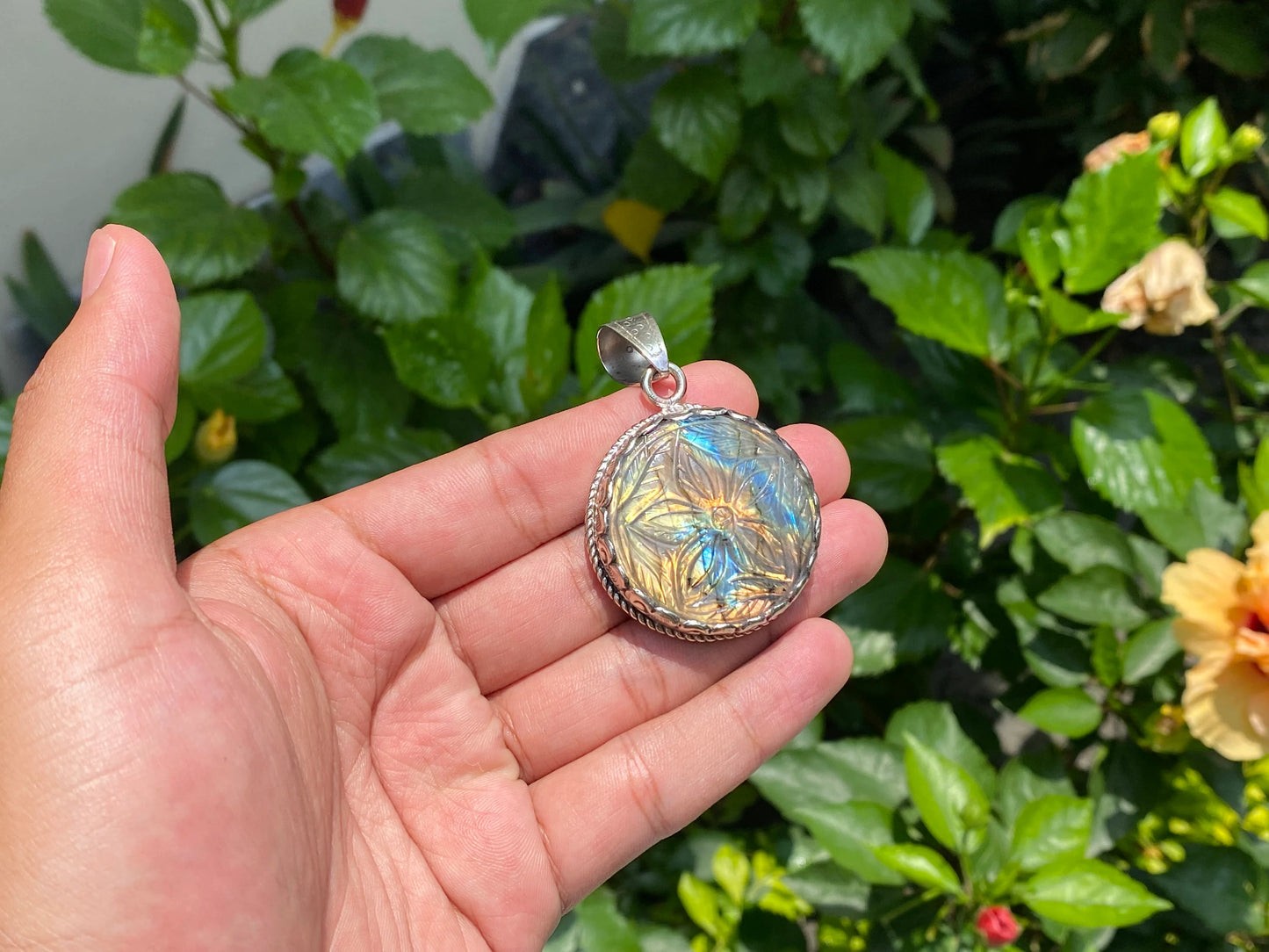 Unique Floral Carved pendant, Natural Labradorite pendant with floral Design, Pendant for daily wear, Healing pendant, Unisex pendant.