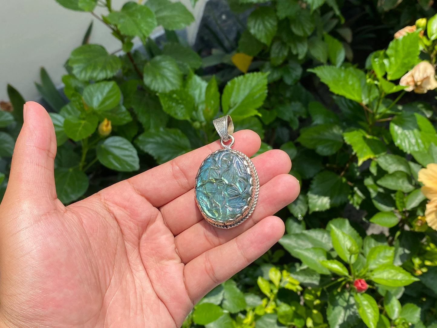 Unique Floral Carved pendant, Natural Labradorite pendant with floral Design, Pendant for daily wear, Healing pendant, Unisex pendant.