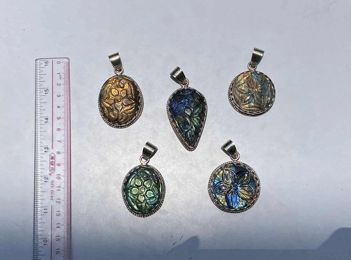 Unique Floral Carved pendant, Natural Labradorite pendant with floral Design, Pendant for daily wear, Healing pendant, Unisex pendant.