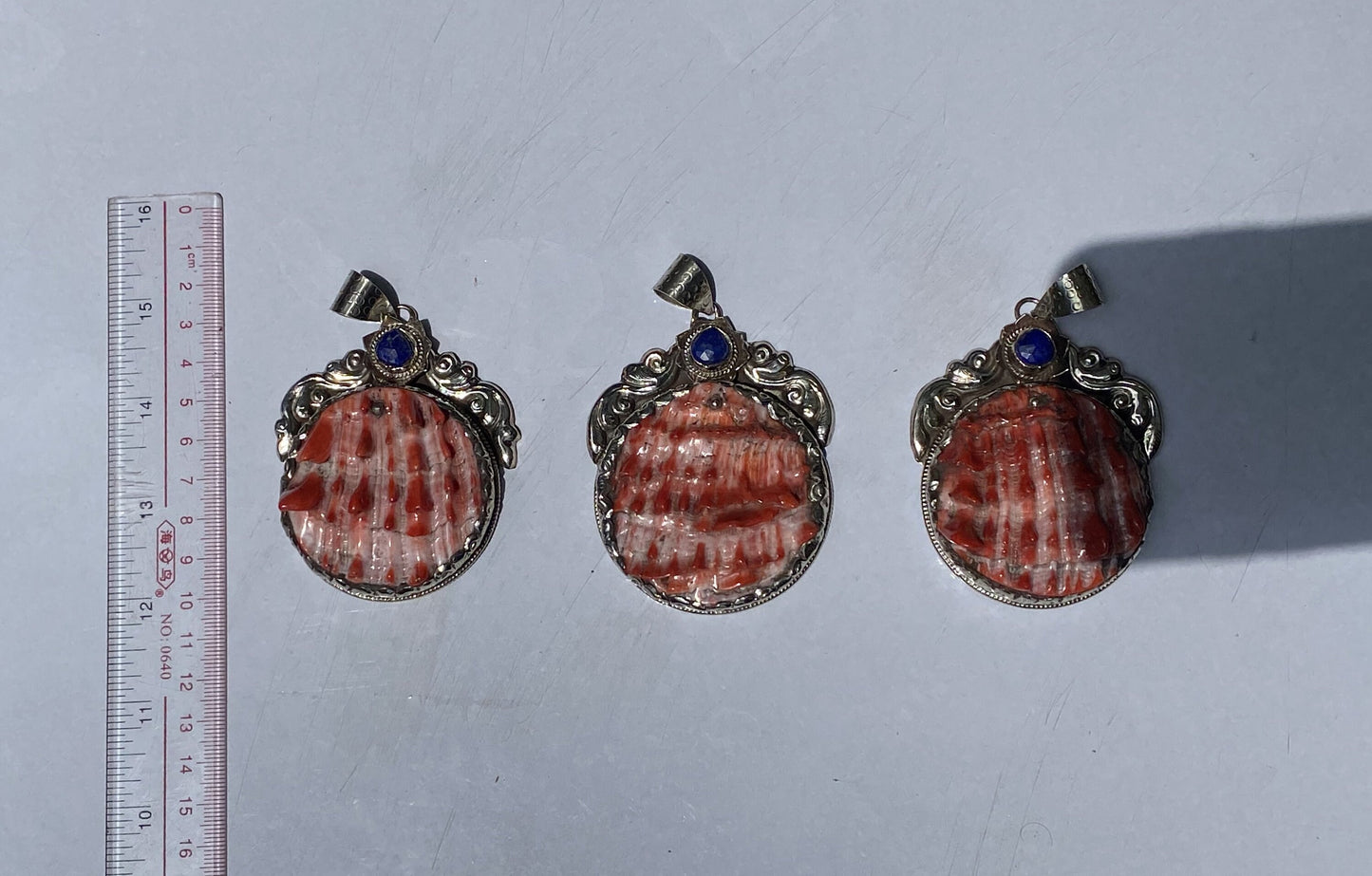 Unique Gift Idea: Ocean-Inspired Spiny Orange Oyster Pendant with Raw Lapis, Handmade Pendant, Hammered Floral design, Daily wear Pendant.