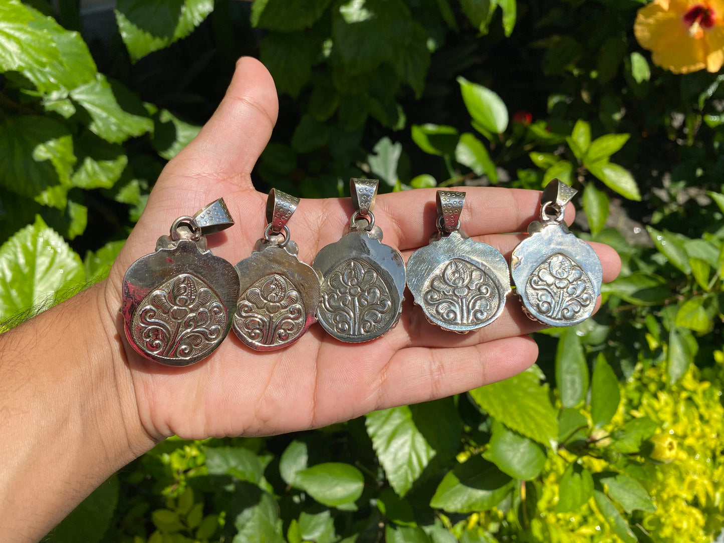 Unique Labradorite Pendant: Oval Shaped Gemstone Jewelry Crafted in Nepal, Unisex Design, Aesthetic pendant, Stylish gift, Natural Gemstone.