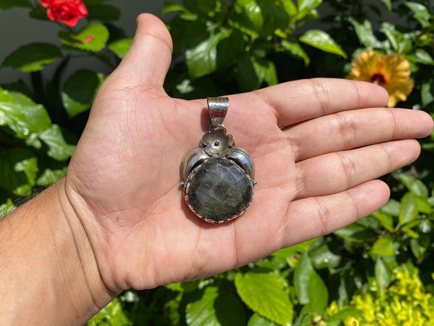 Unique Labradorite Pendant: Oval Shaped Gemstone Jewelry Crafted in Nepal, Unisex Design, Aesthetic pendant, Stylish gift, Natural Gemstone.
